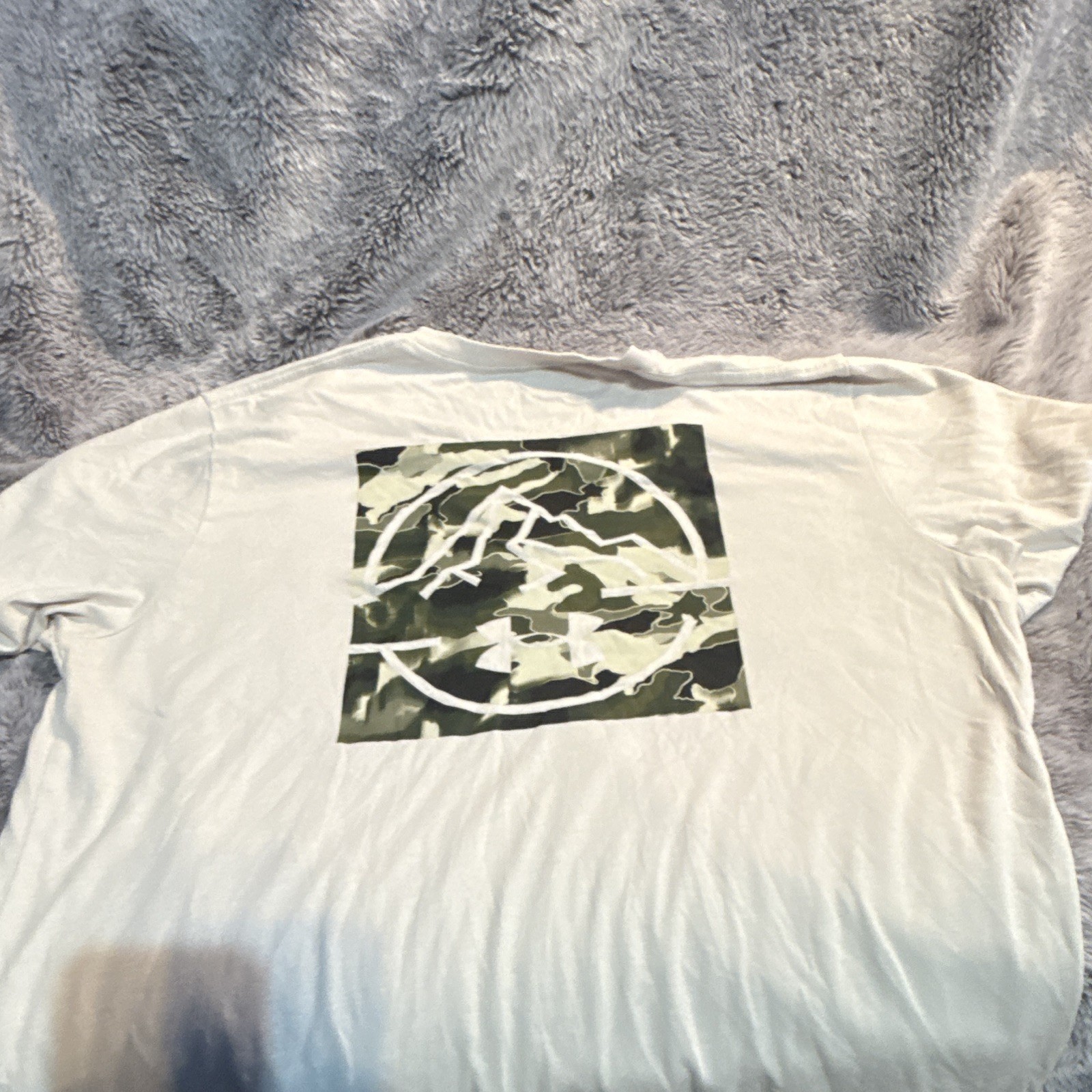 Under Armour White Graphic Camo Logo Tee Crew Neck Short Sleeve Men’s L Loose
