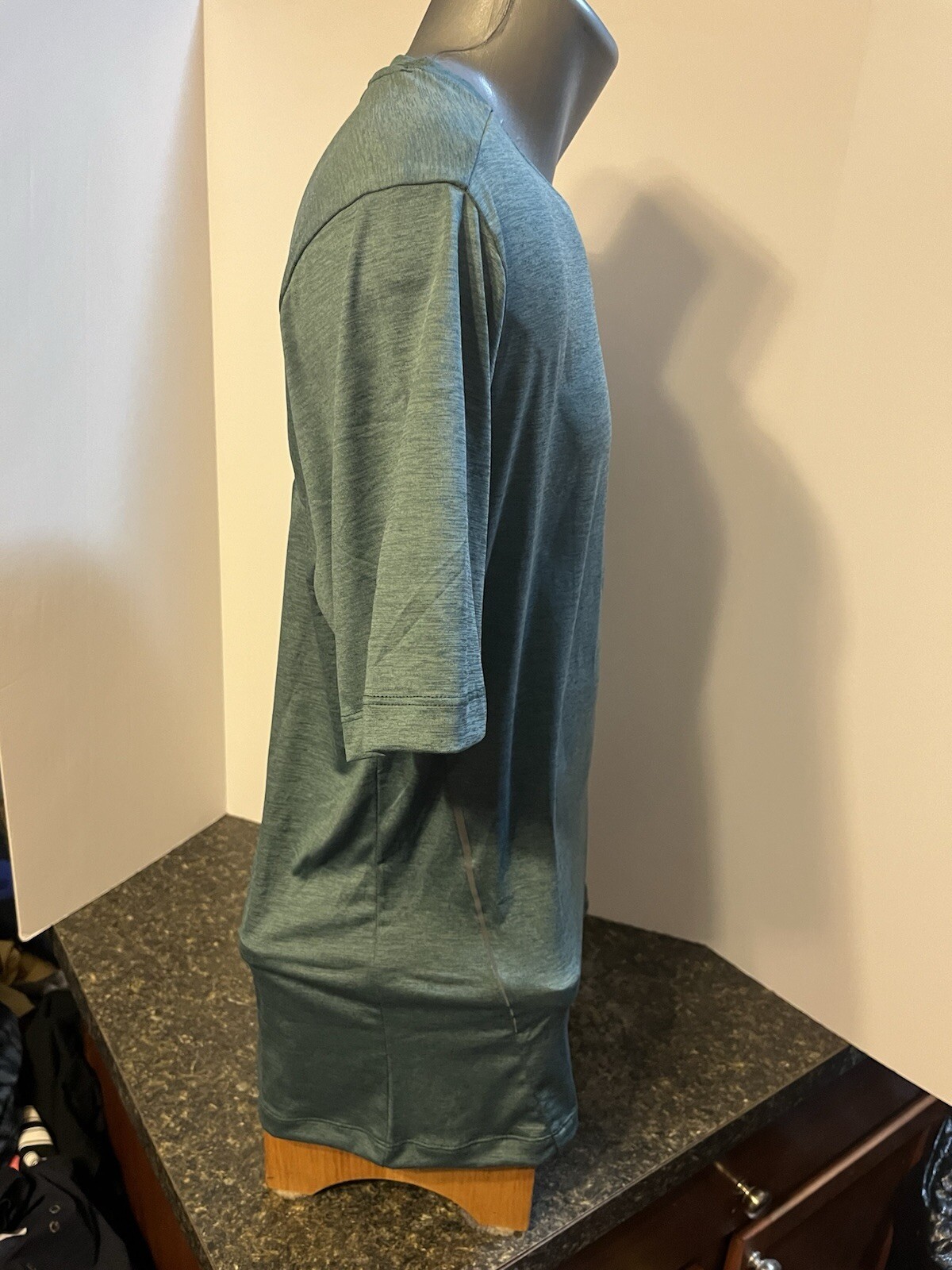 Asics Men’s T-Shirt Blue Green Teal Medium Polyester Spandex – NWT