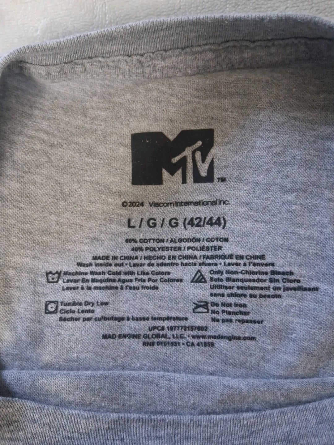 MTV Music Television T-Shirt USA American Flag Print Tee Large (42/44)