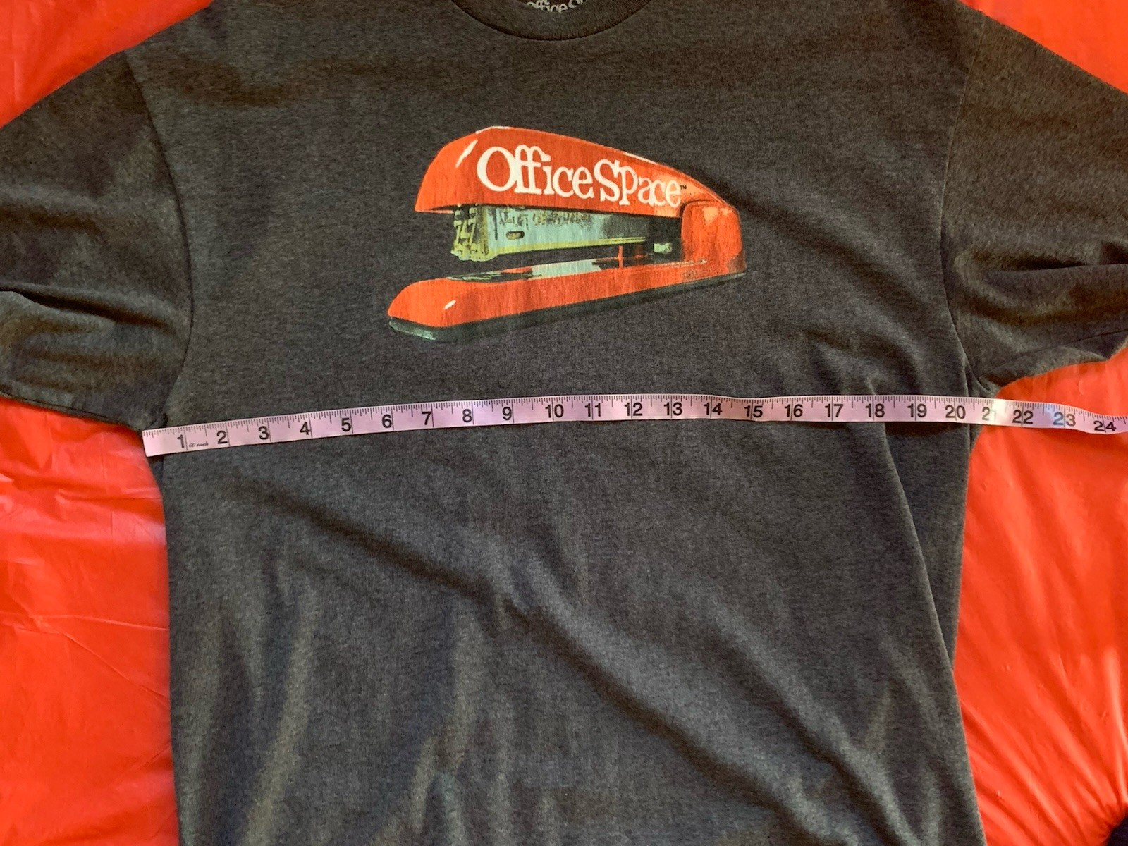OFFICE SPACE MILTON T-Shirt L Official License Red Stapler 90s Movie Large