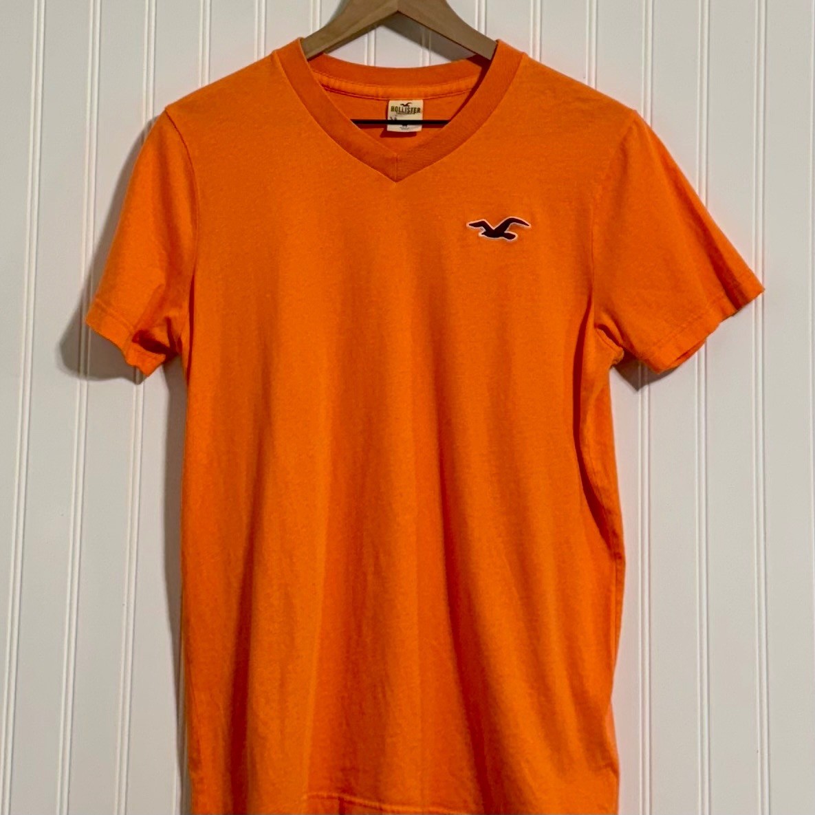 Hollister Orange V-Neck T-Shirt Icon Seagull Logo 100% Cotton Men’s Size Y2K
