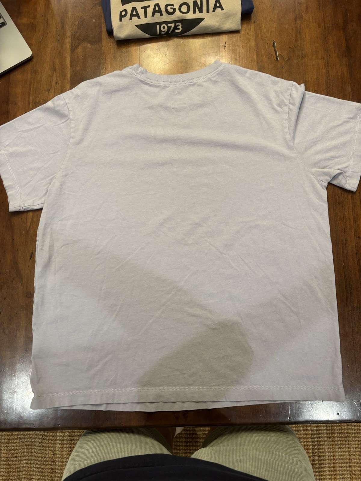 Nike The Nike Tee Men’s S Gray Solid Loose Fit Crew Neck Short Sleeve Logo Tee