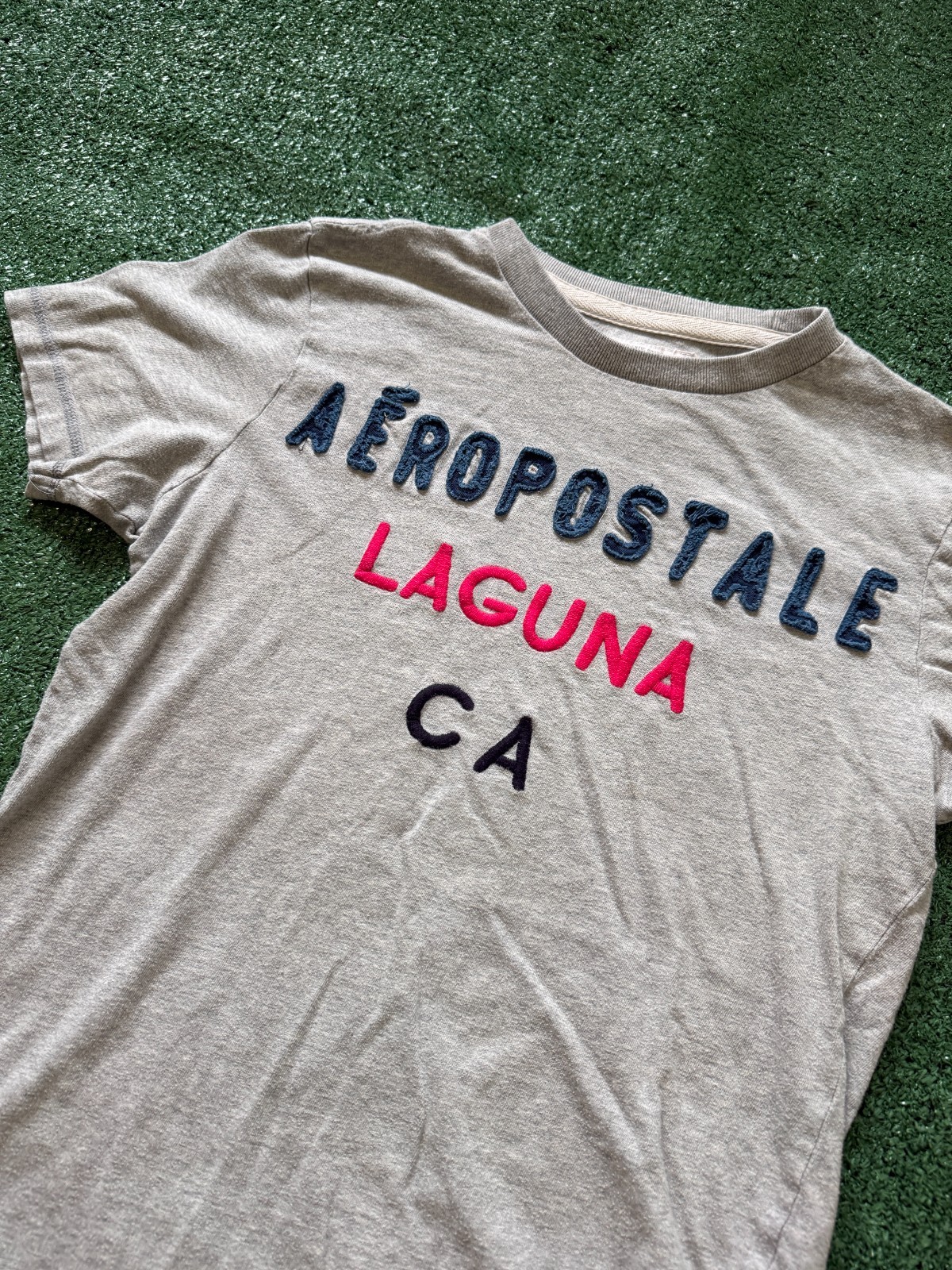 Y2K Aeropostale Laguna Beach Short Sleeve T Shirt Size S gray Embroidered Logo