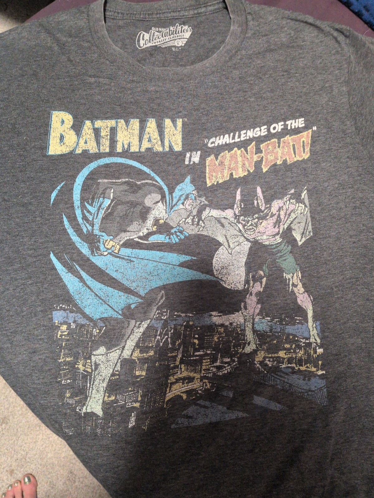 BATMAN in “Challenge Of The MAN-BAT!” T-Shirt M DC Comics