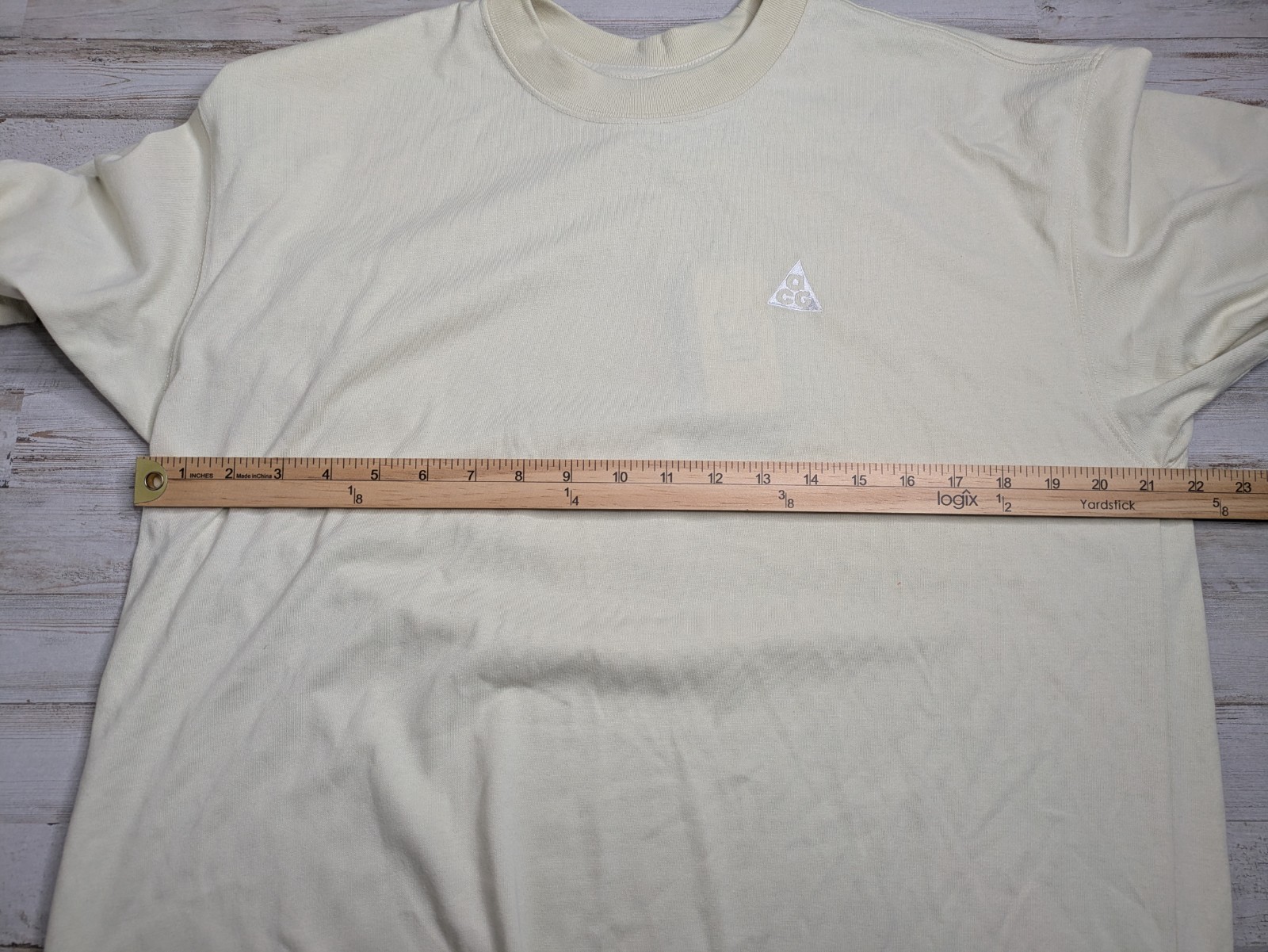 HJ0798-229 Nike ACG Men’s Max90 Loose Fit Heavyweight T-Shirt Light Khaki Size M