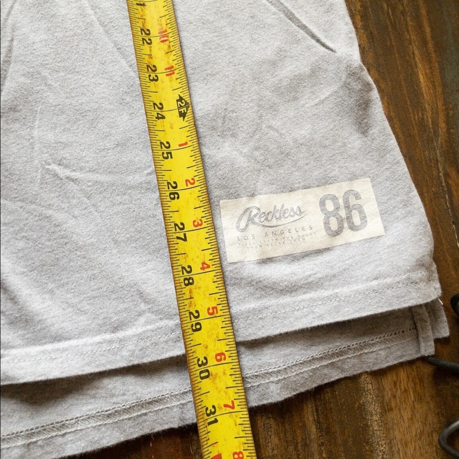 Young & Reckless Gray and White T-Shirt Men’s Scoop Neck Casual Top Size Large