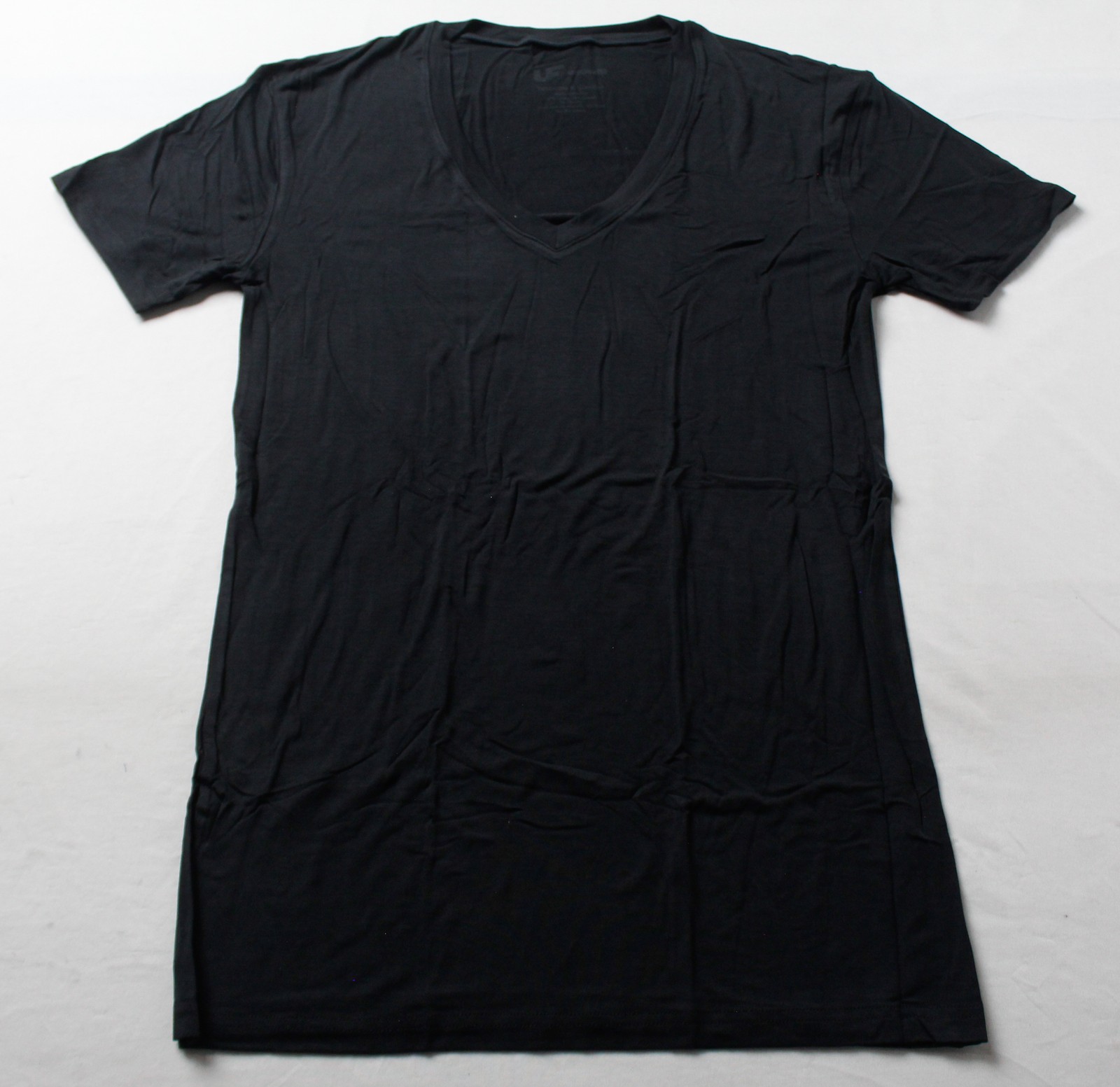 Underfit Men’s Soft Anti-Odor V-Neck Undershirt DH3 Black Large NWT