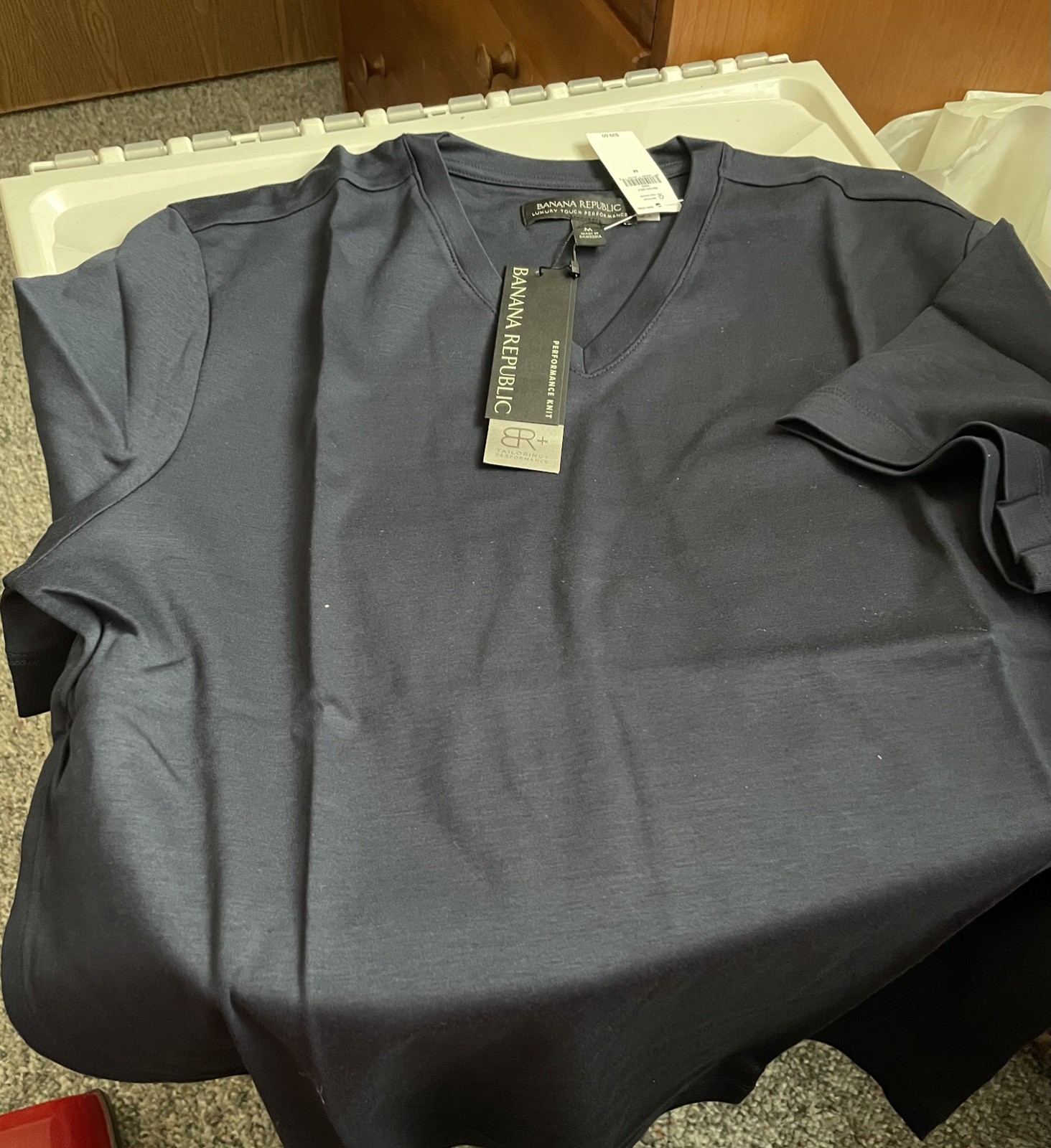Banana Republic Luxury Touch T-Shirt – Navy – Medium – V neck