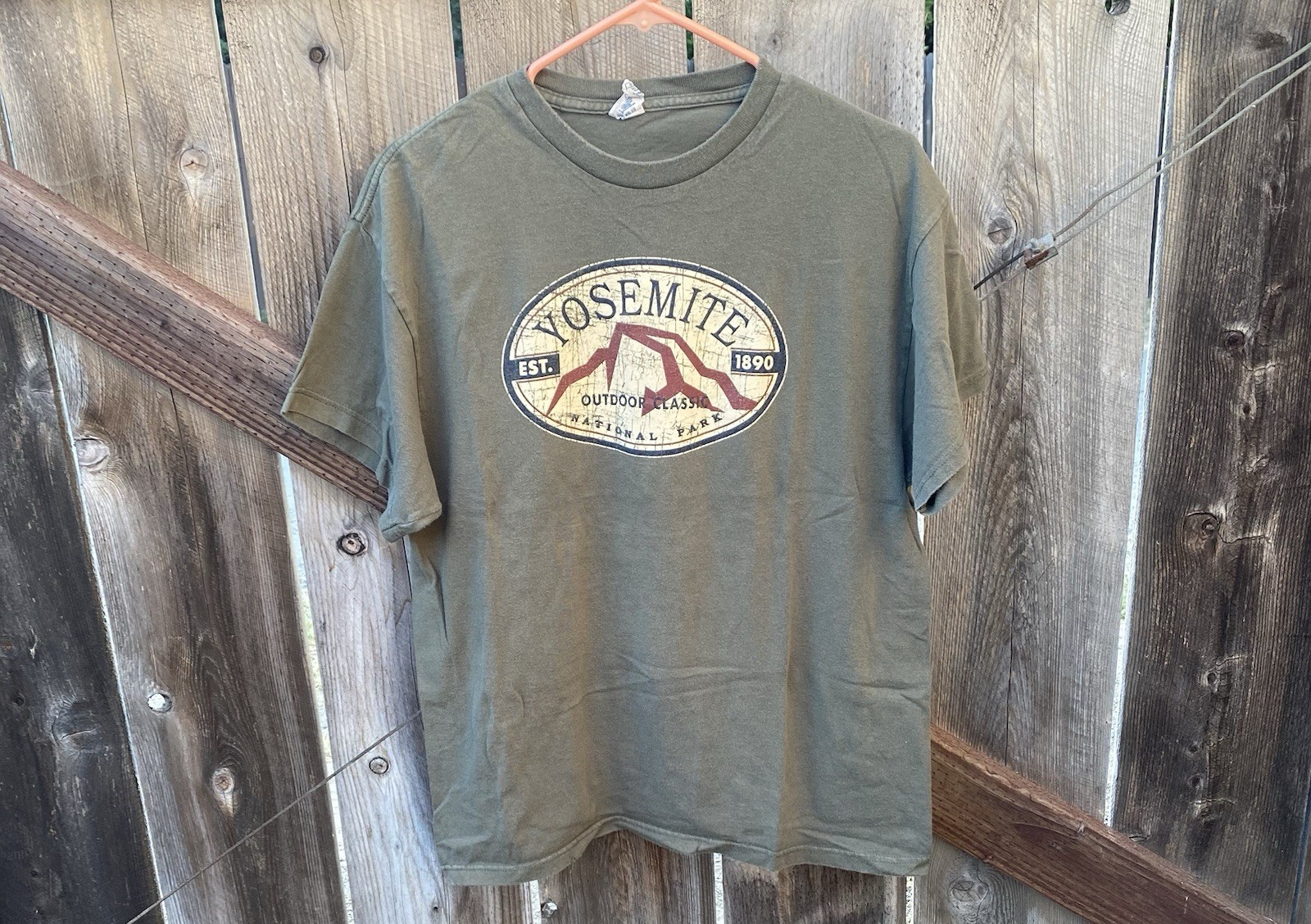 Yosemite National Park “Outdoor Classic” Graphic Tee – Olive Green, Size Large