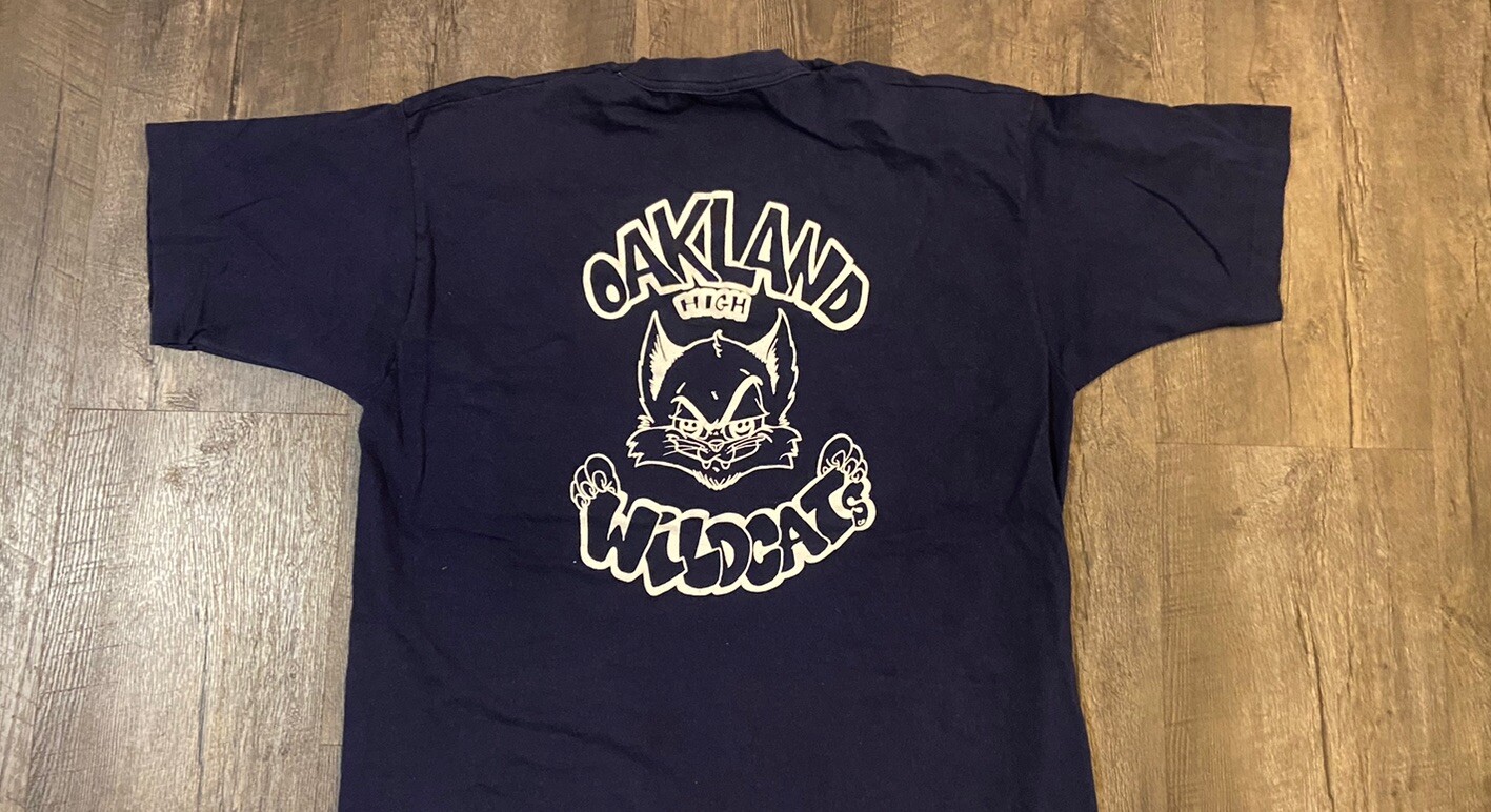 VTG Oakland High Wildcats Men’s T-Shirt Size XL Single Stich Graphic Print USA