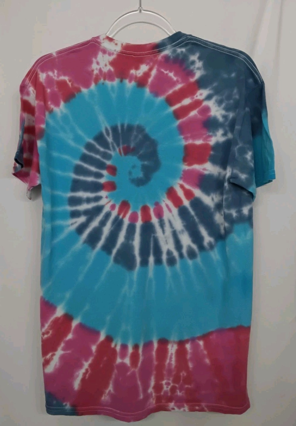 New Tie Dye Men’s Medium T-Shirt Blue Pink Multicolor Summer Swirl Spiral