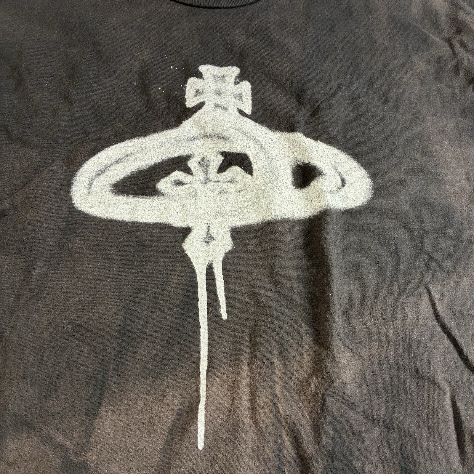 Vivianne Westwood Spray Orb Design DISTRESSED T Shirt NO TAG