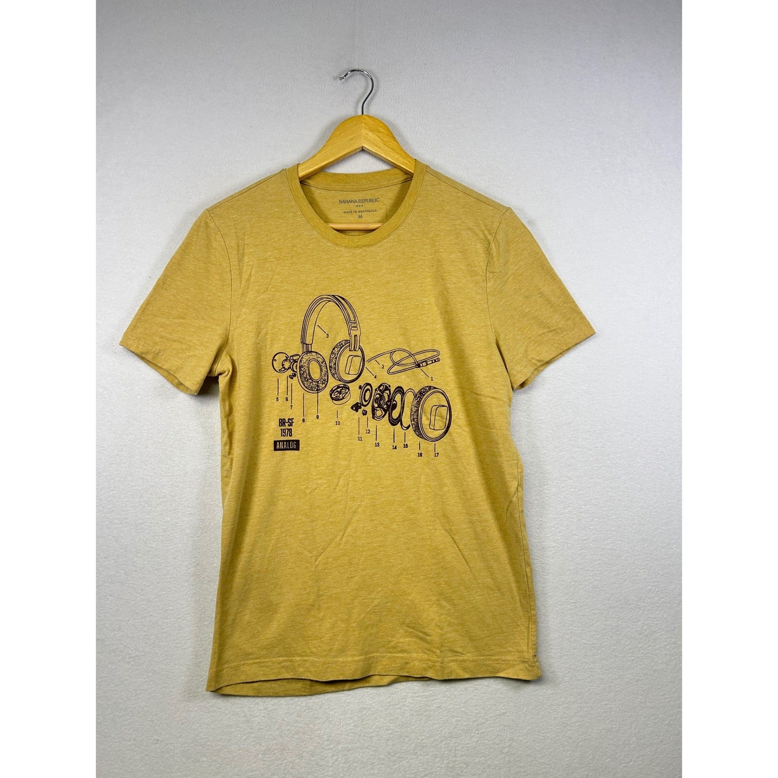 Banana Republic Men’s Graphic T-Shirt Headphones Analog Mustard Yellow Size M
