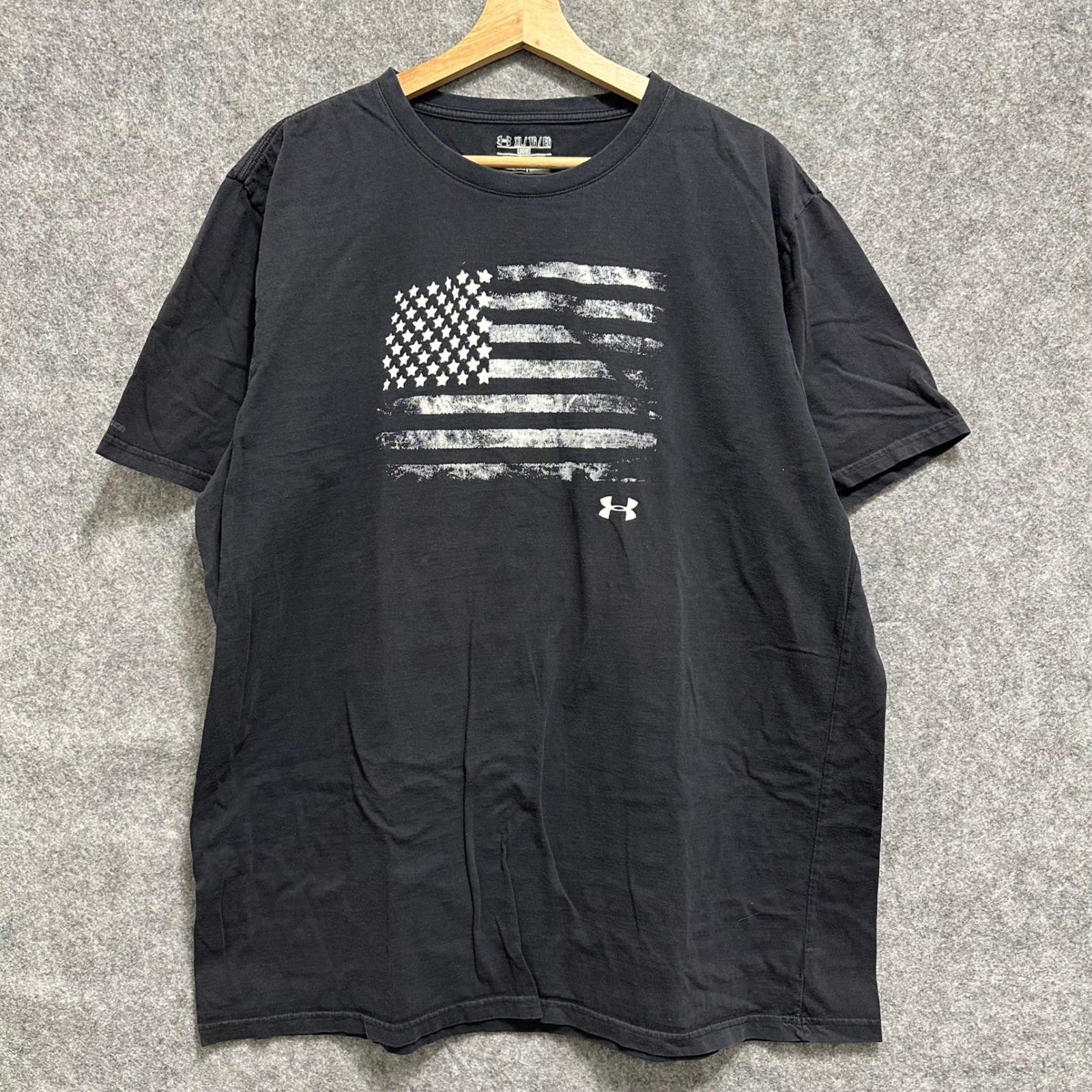 Under Armour T Shirt Mens XL Black American Flag HeatGear Loose Fit