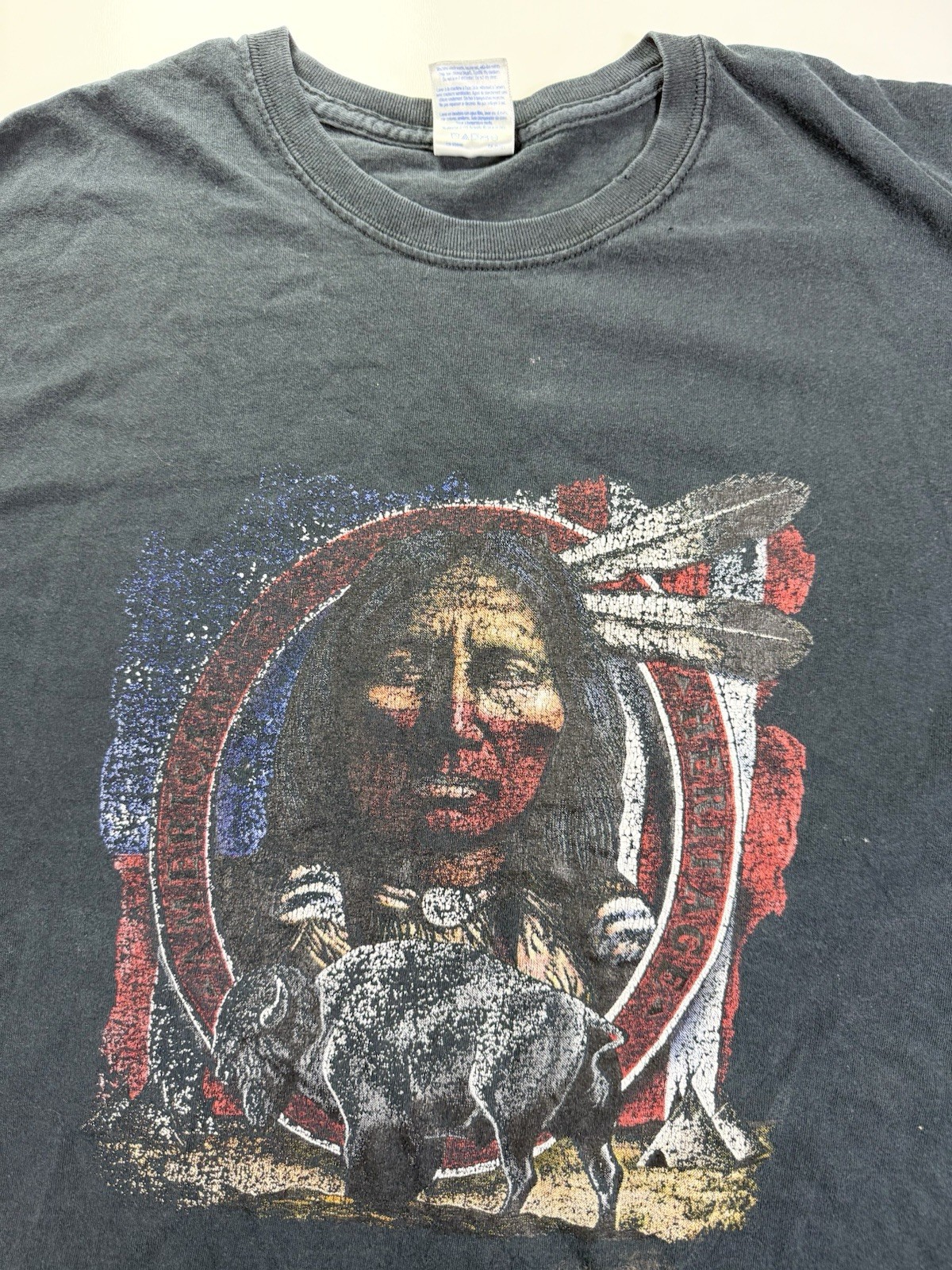 Vintage Gildan Native American Buffalo Graphic Tee black Distressed L USA