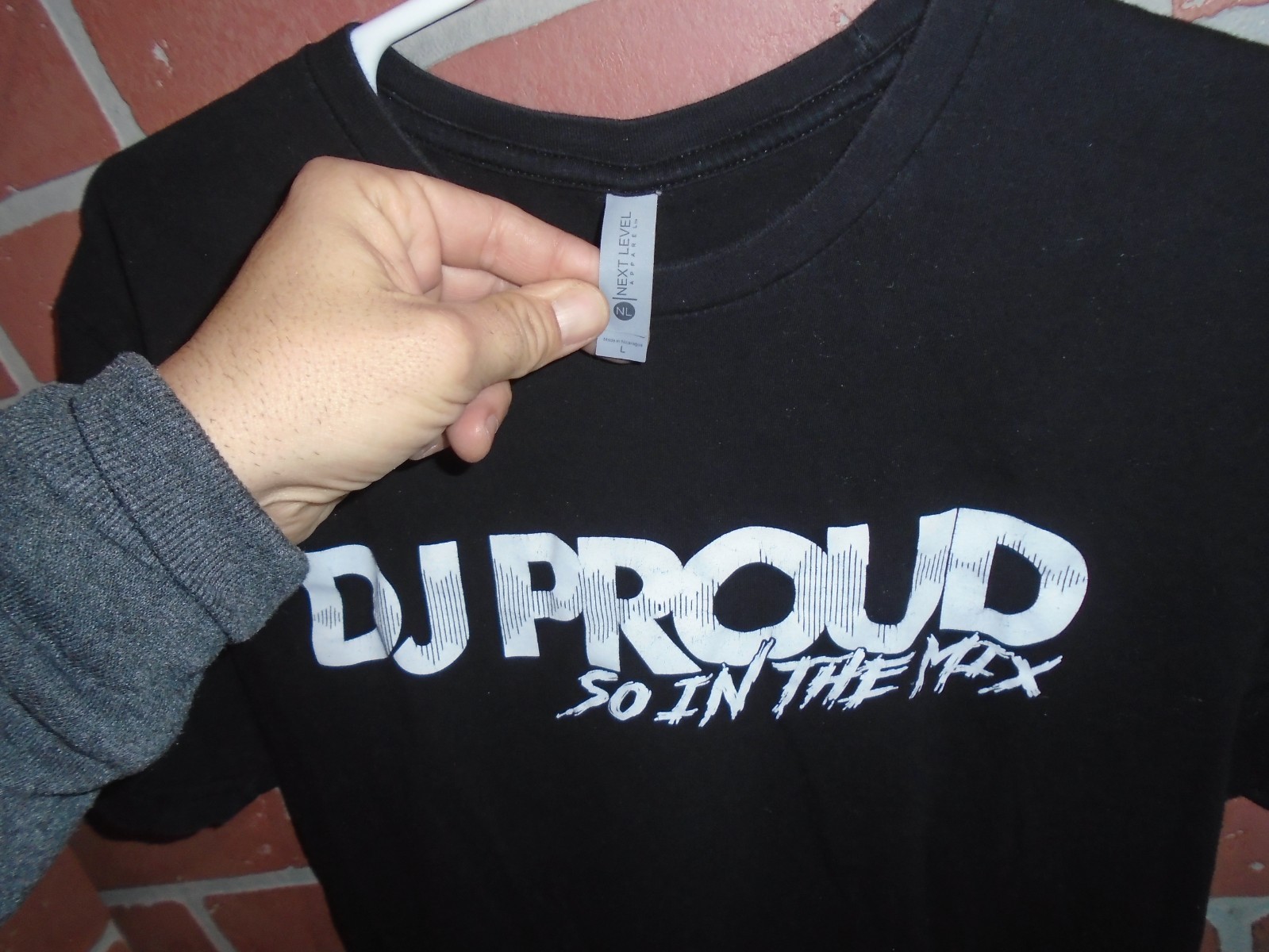 DJ PROUD “SO IN THE MIX” OFFICIAL MENS TSHIRT SIZE LARGE-HAS FLAWS-SEE PICTURES