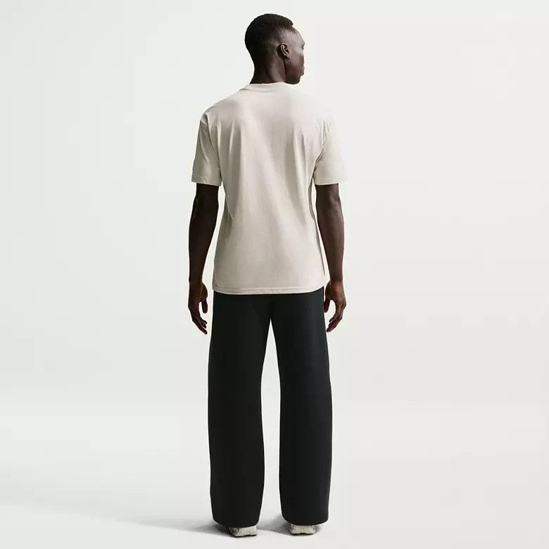 Nike Men’s NSW T-Shirt IH1359-072 Crew Neck Size XL Bone NEW WITH TAGS!