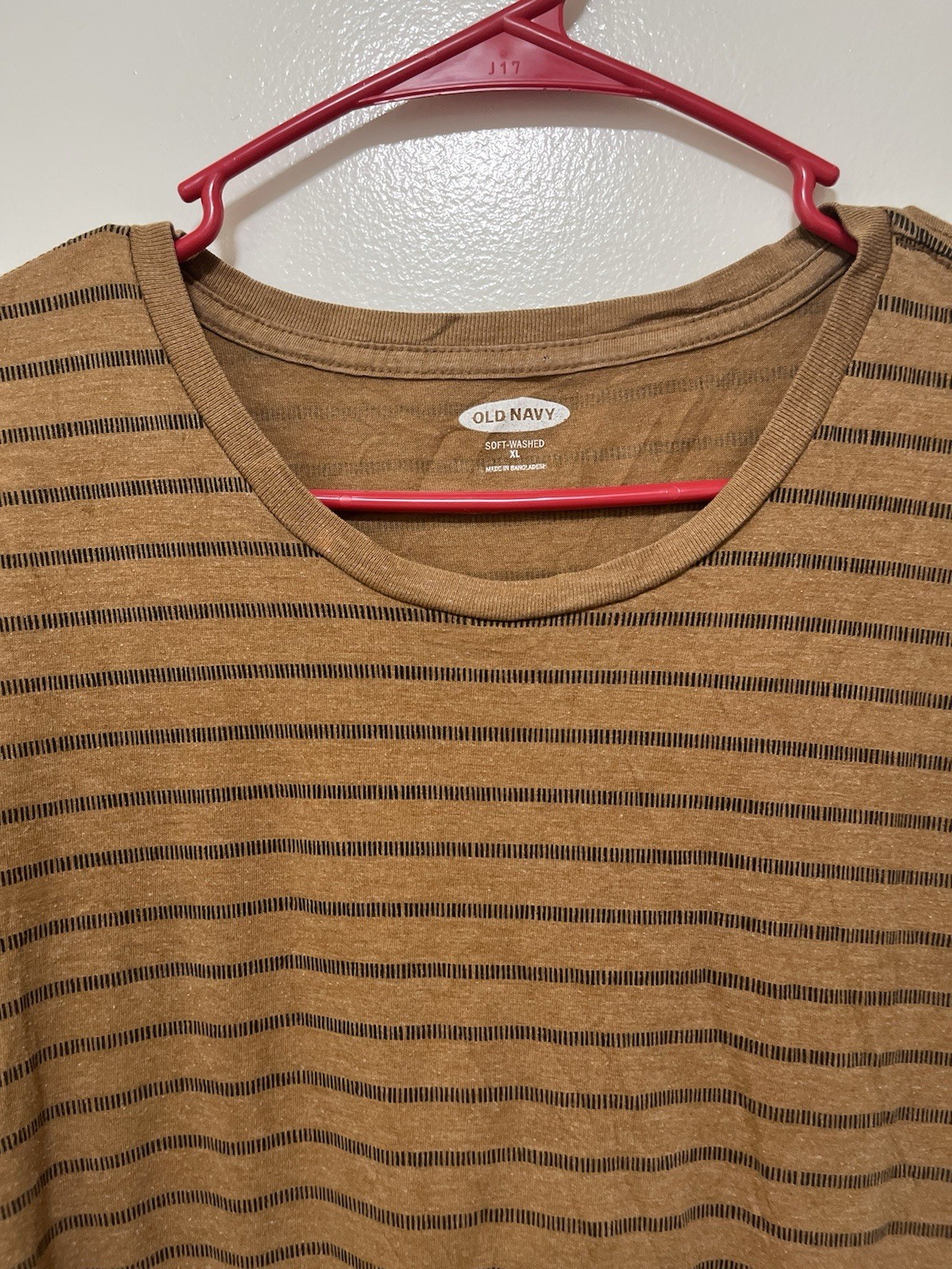 Old Navy men’s Shirt Large Striped Short Sleeves Pre-owned XL Soft Washed