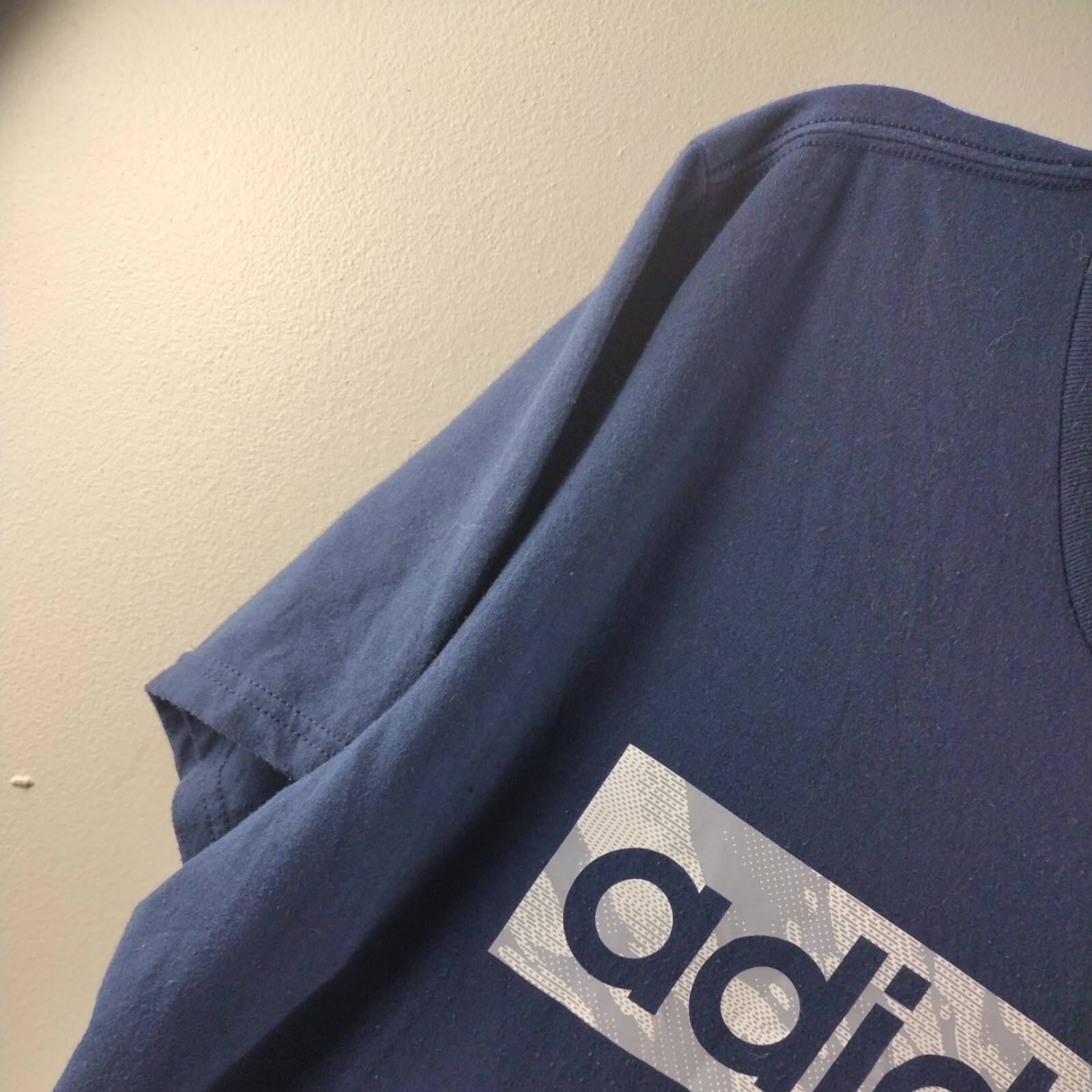 Adidas Men’s XL The Go To Performance Tee Short Sleeve Crew Neck Blue Logo