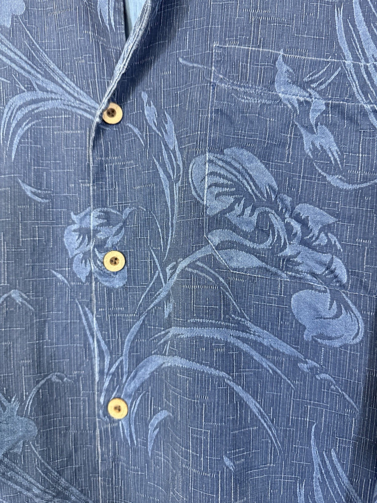 TOMMY BAHAMA 100% Silk Aloha Blue Hawaiian Camp Shirt Men XL Beach Resort Vacay