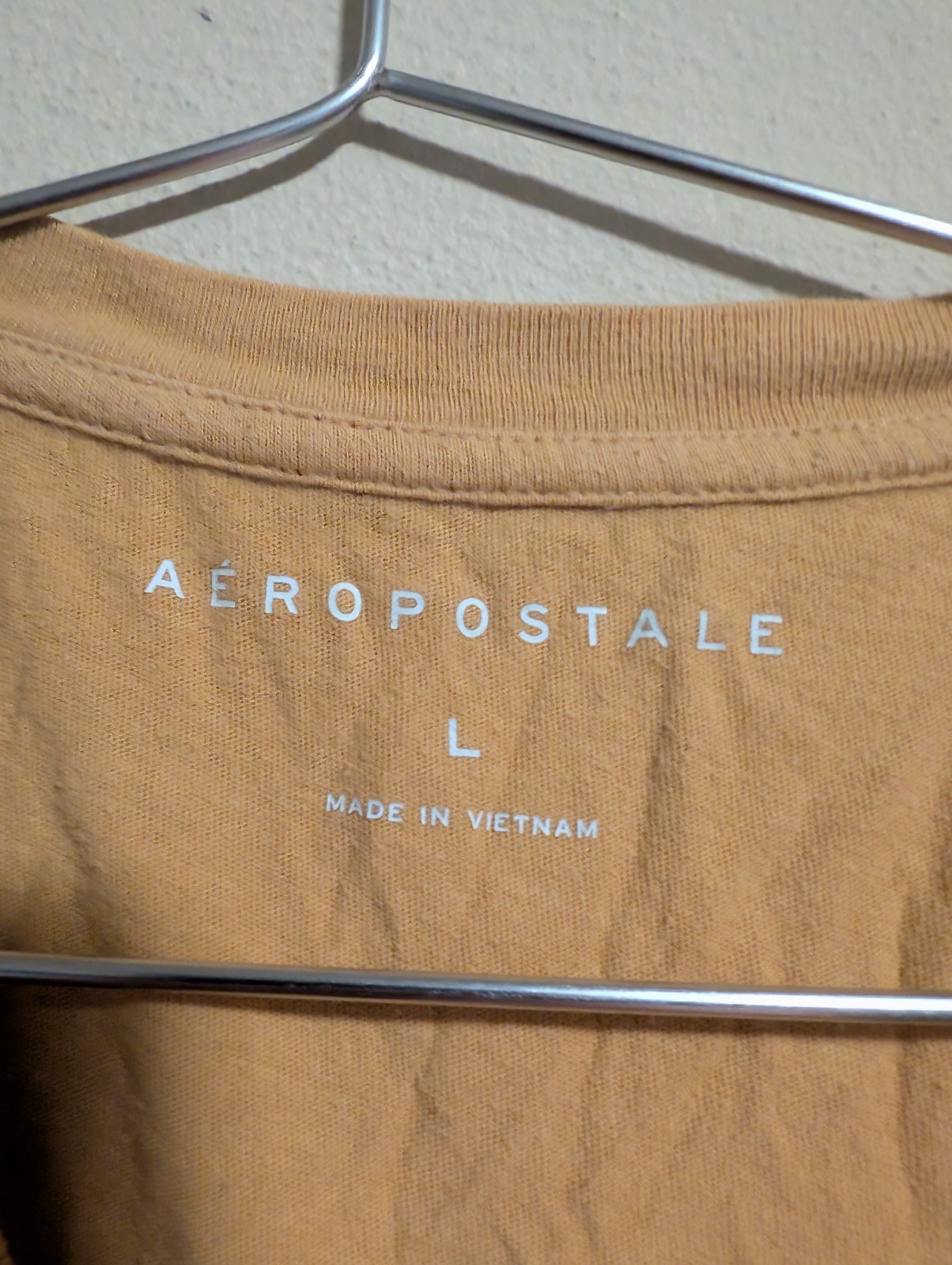 Aeropostale Men’s LARGE Burnt Yellow Short Sleeve Graphic Embellished Logo Tee