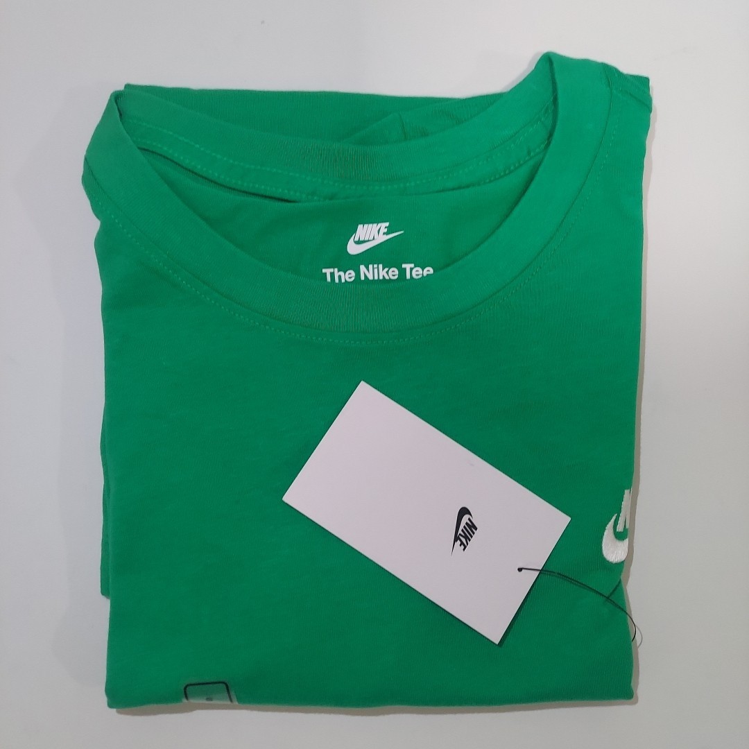 Nike Men’s Size M Essentials Sportswear Club Tee T Shirt Stadium Green