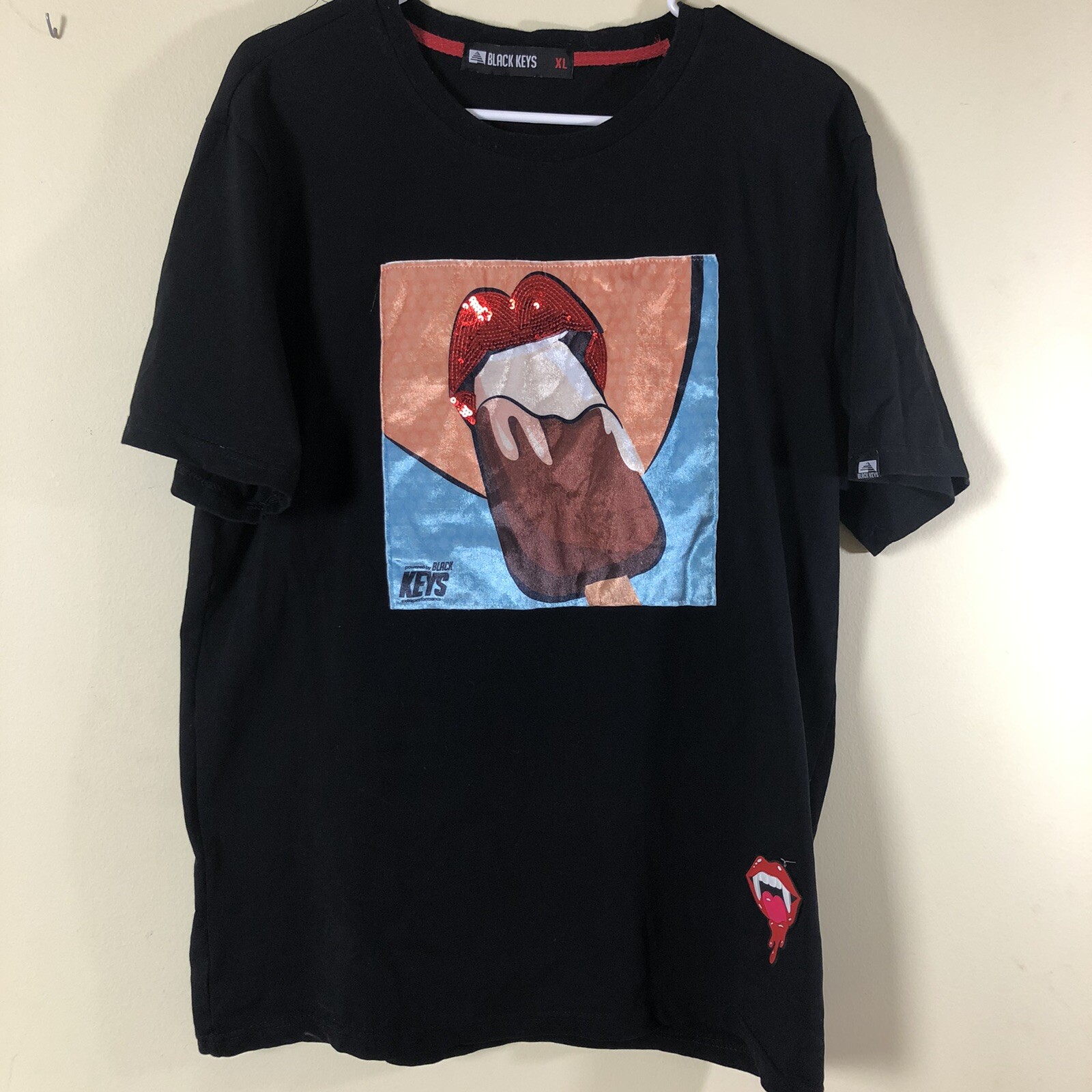 Men’s Powered by Black Keys T-shirt Cotton Stretch w/ Sexy Lips Eating Ice Cream