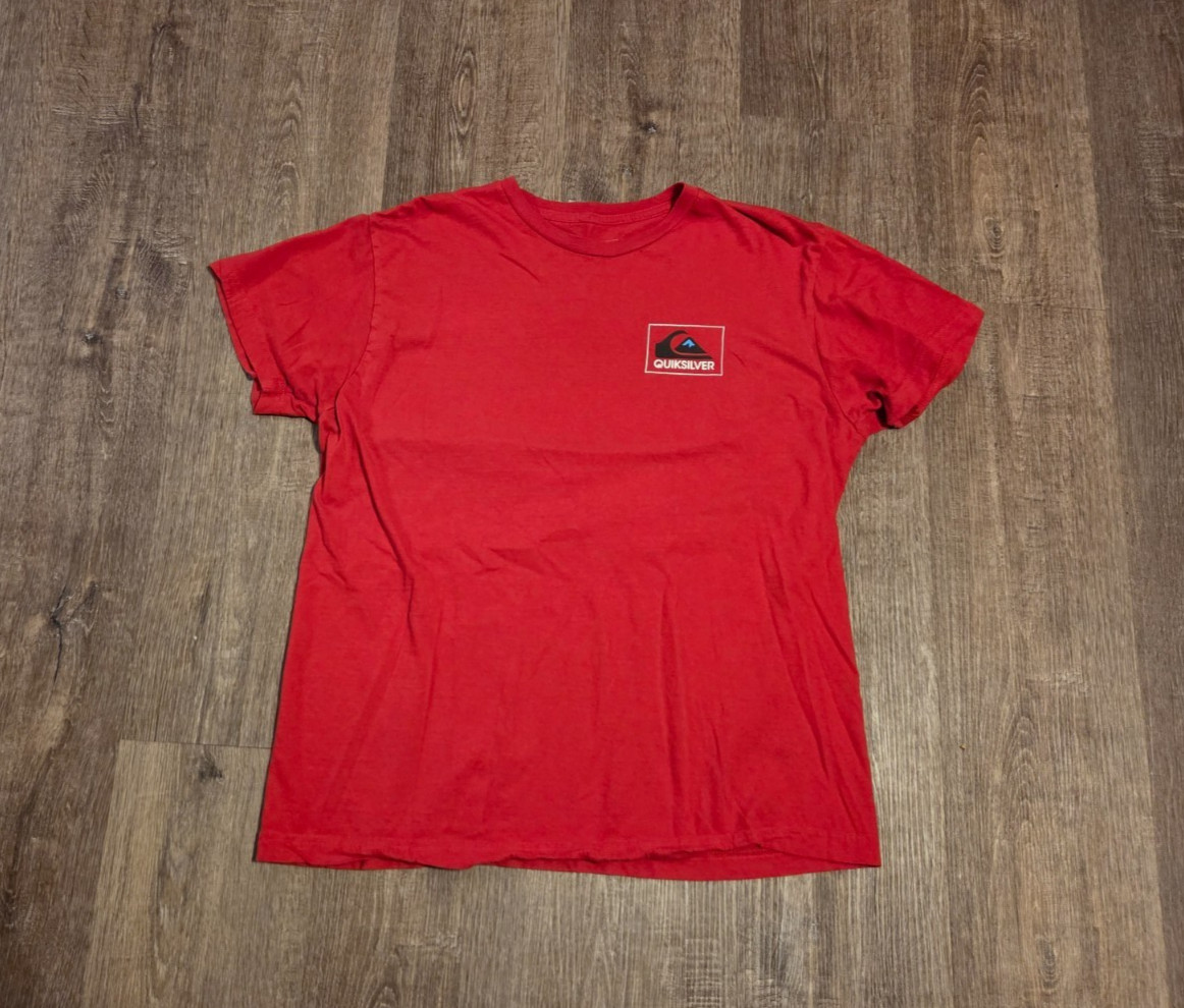 Quiksilver T-Shirt Mens Large L Red Small Chest Logo Graphic Regular Fit Cotton