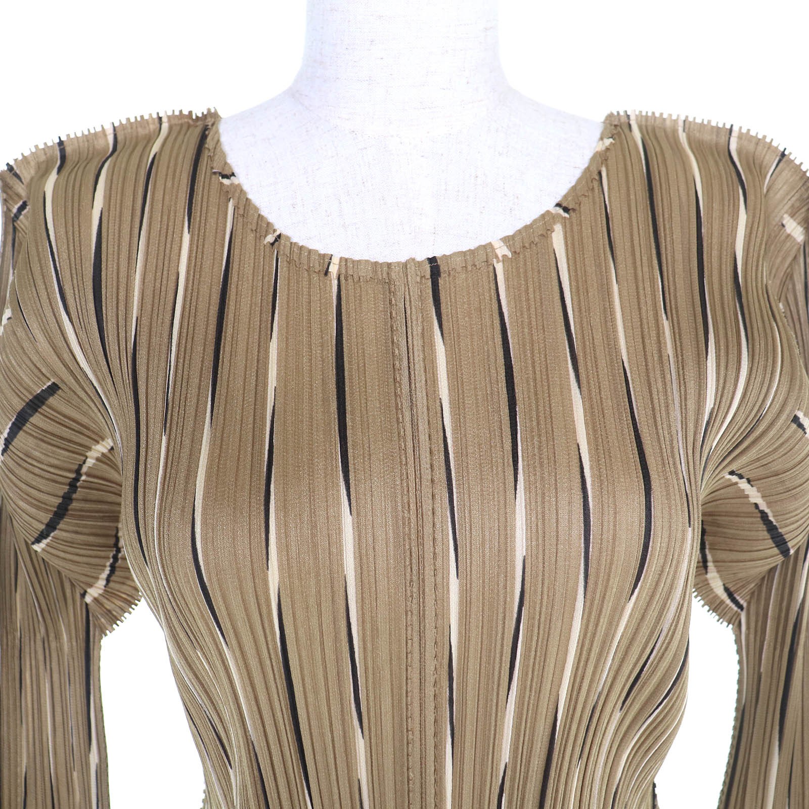Issey Miyake PLEATS PLEASE All-over print Polyester T-shirt – DUTY FREE