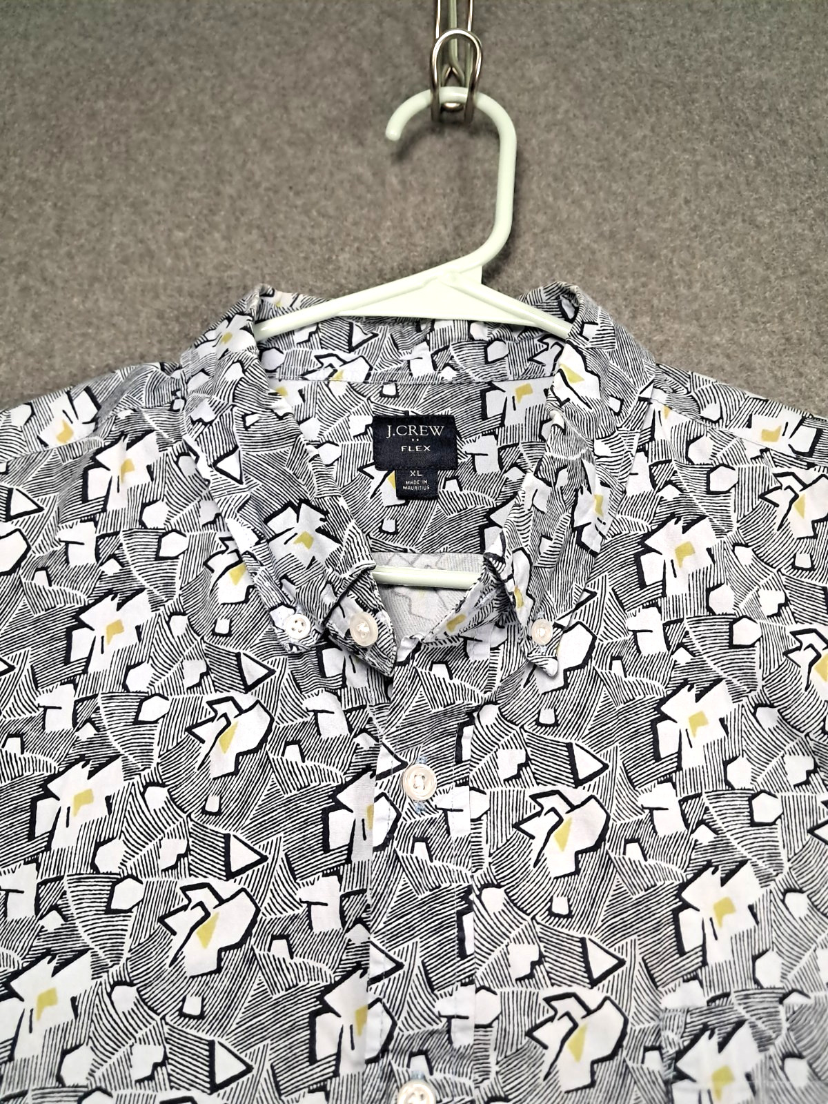 J Crew Flex Button Down Short Slv Shirts Lot of 2 Geometric & Floral Patterns XL