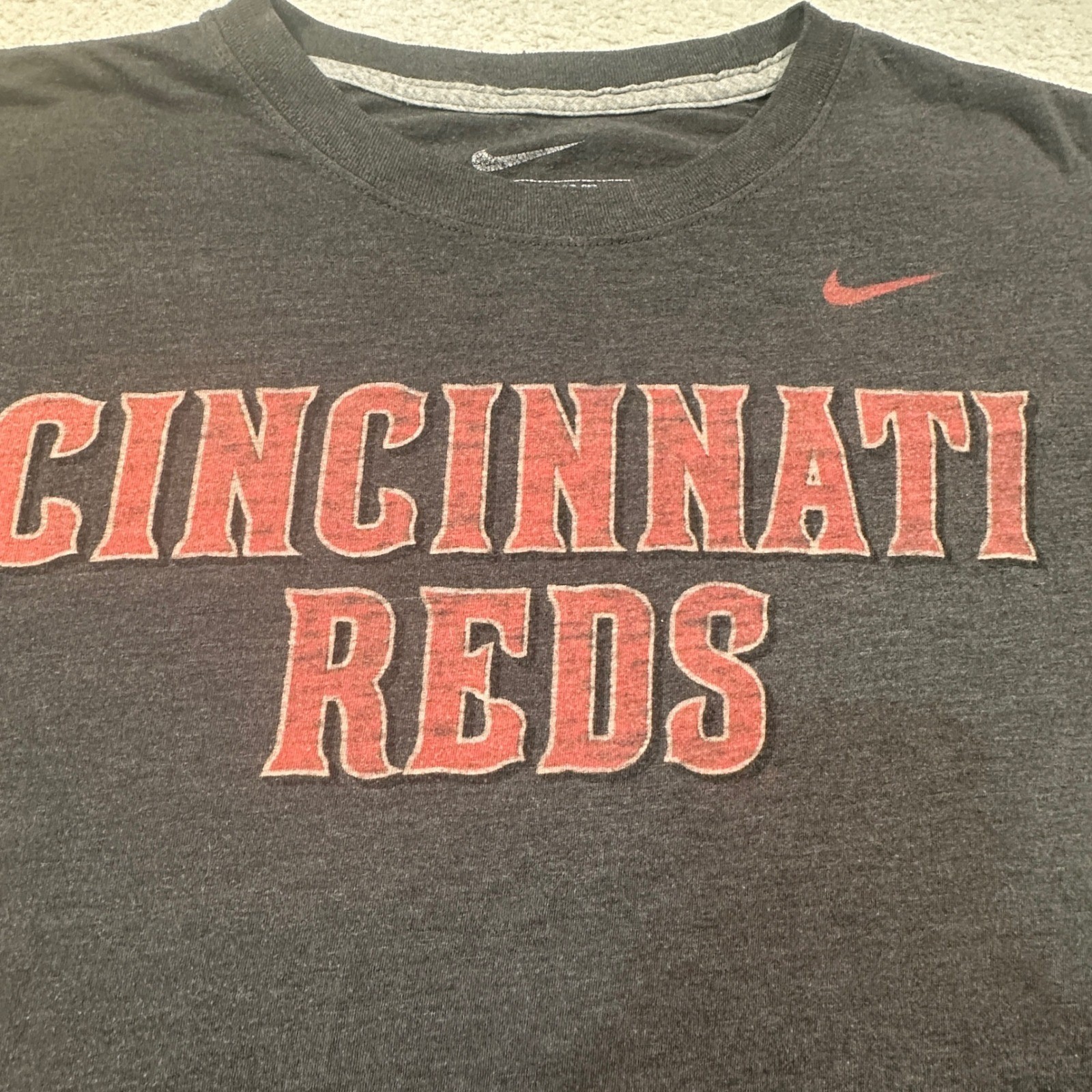 Nike Cincinnati Reds T-Shirt Mens XL Charcoal Heather Graphic MLB Fan Gear Tee