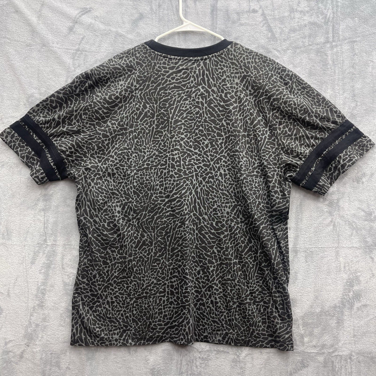 Finest Thread XL Graphic Gold Foil Cotton Men’s Crew Neck Designer T-Shirt