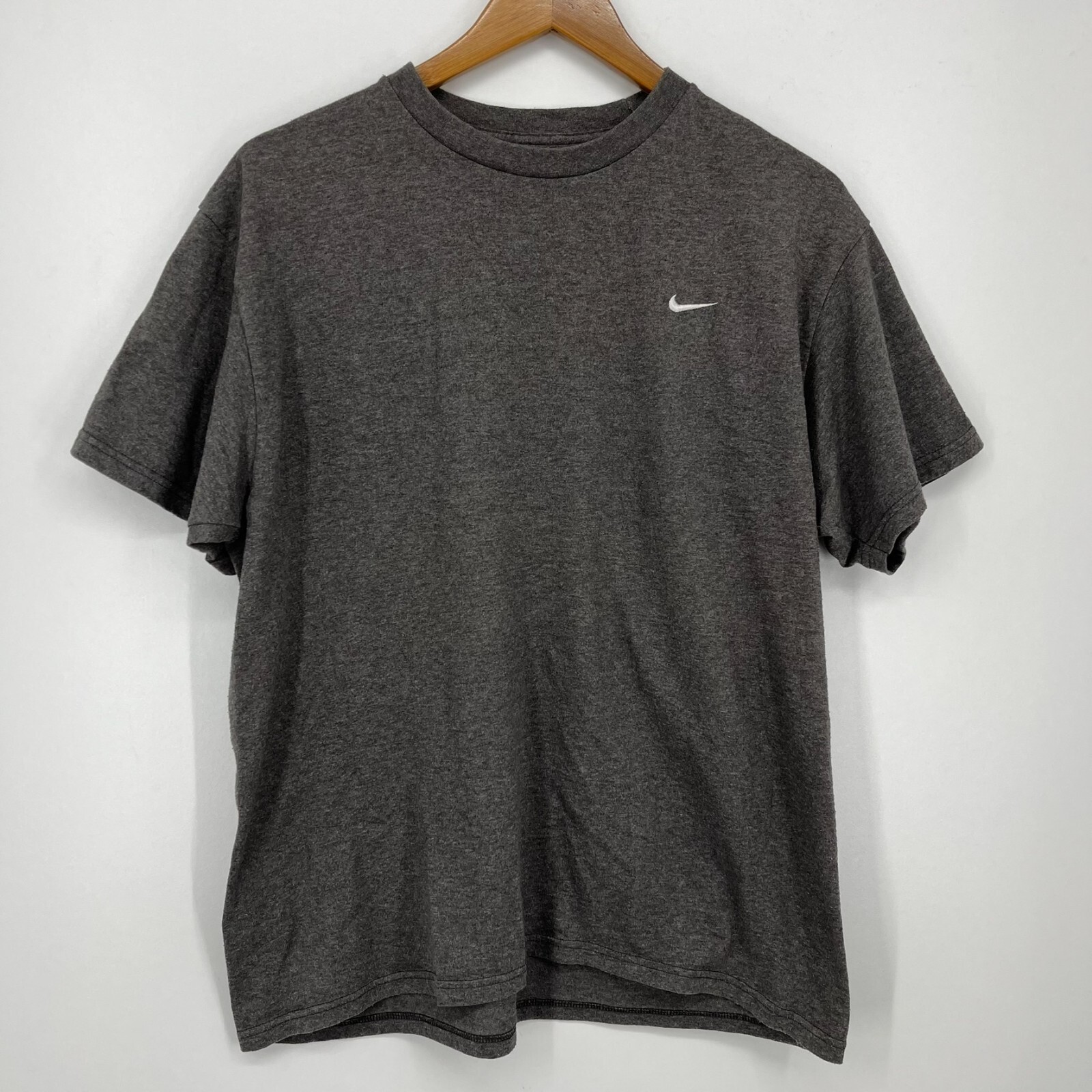 Nike T-Shirt Men’s Size M Gray Embroidered Swoosh Logo Crew Neck Y2K