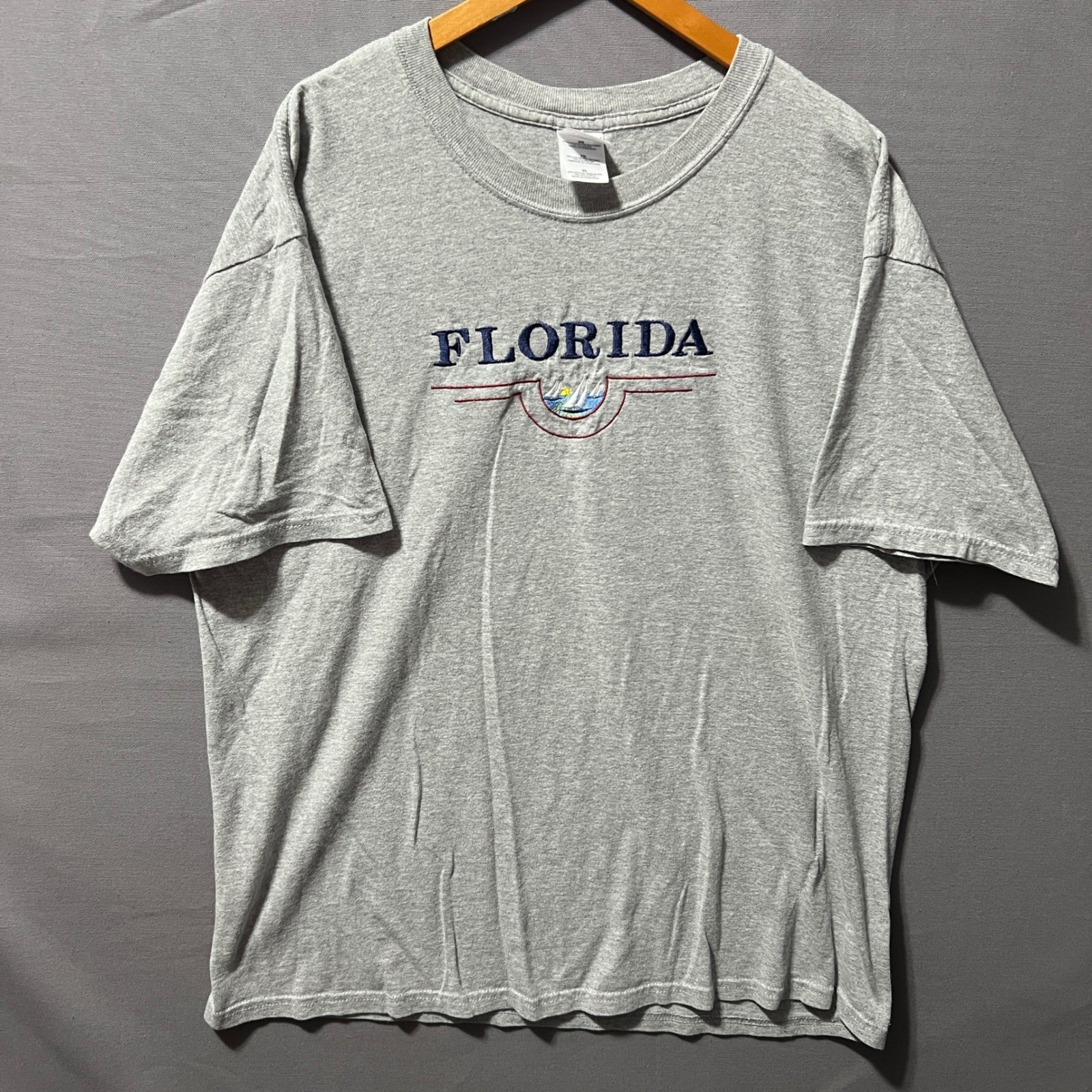 Gildan Heavy Cotton Florida Embroidered Sailboat T-Shirt Mens XL Gray Tee Shirt