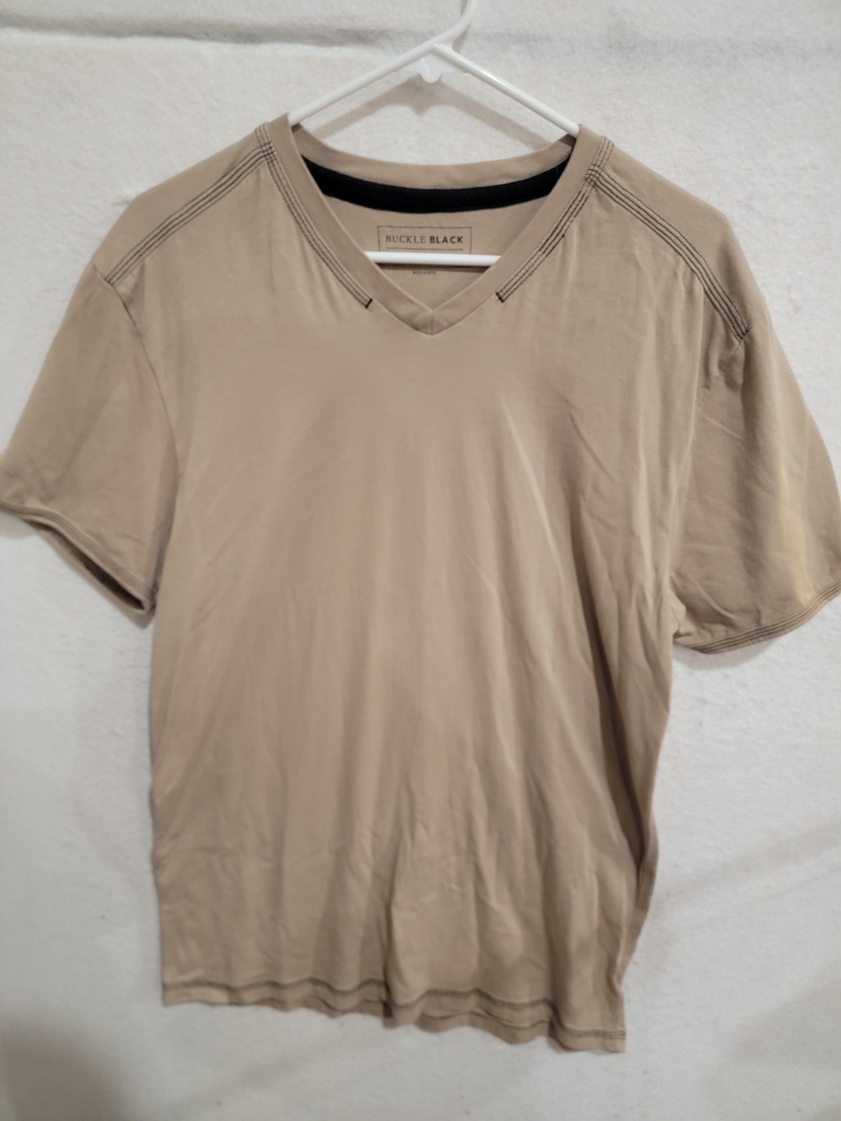 Buckle Black L V-Neck Shirt Tan Beige Short Sleeve Triple Stitch Detail Men’s