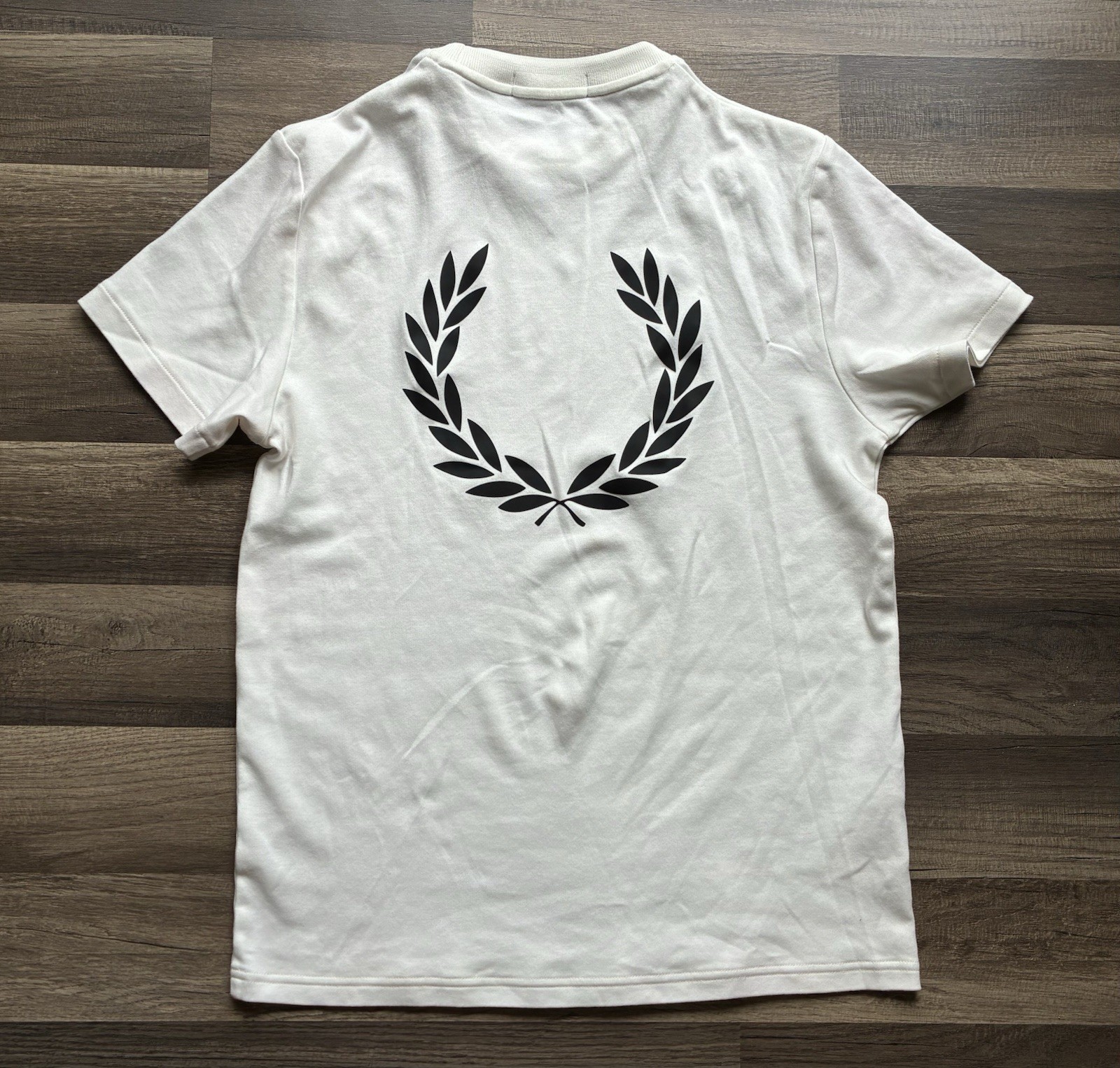 Fred Perry Laurel Graffic T-Shirt Men’s Sz XS Pristine EUC Ivory White