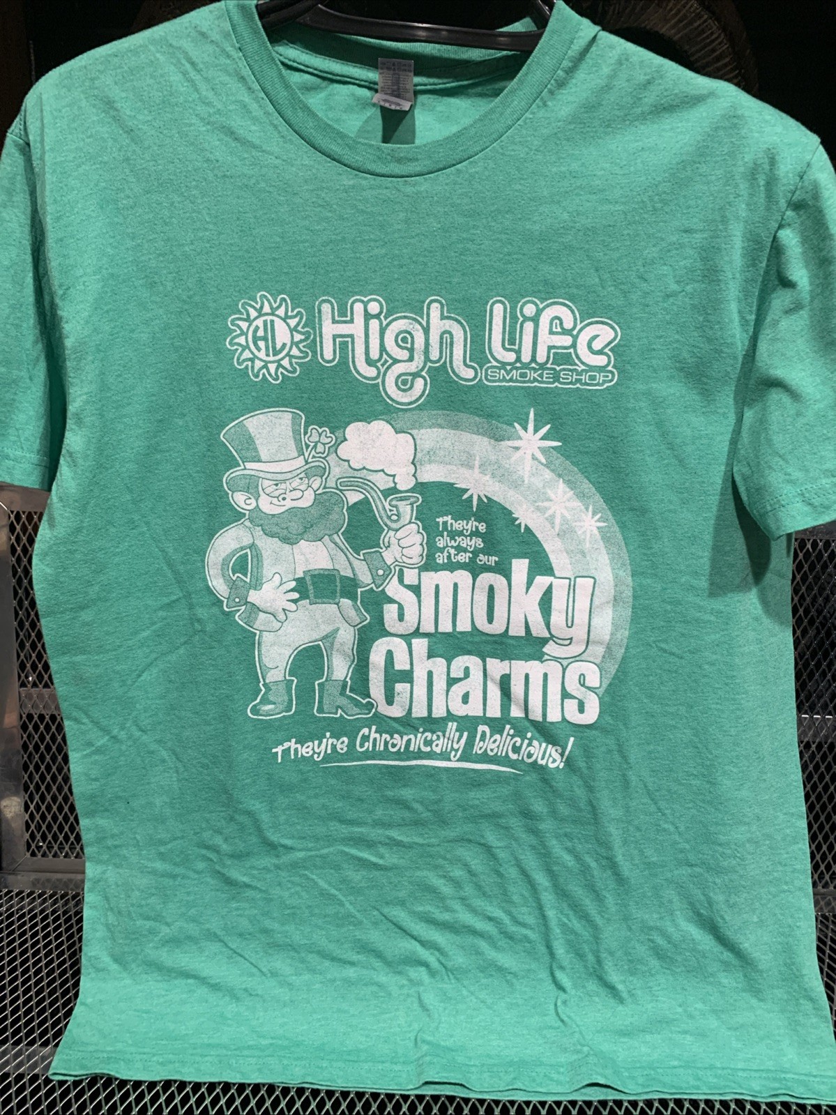 High Life SmokeShop Smoky Charms Leprechaun T Shirt Men’s L RARE Style 2 Sided