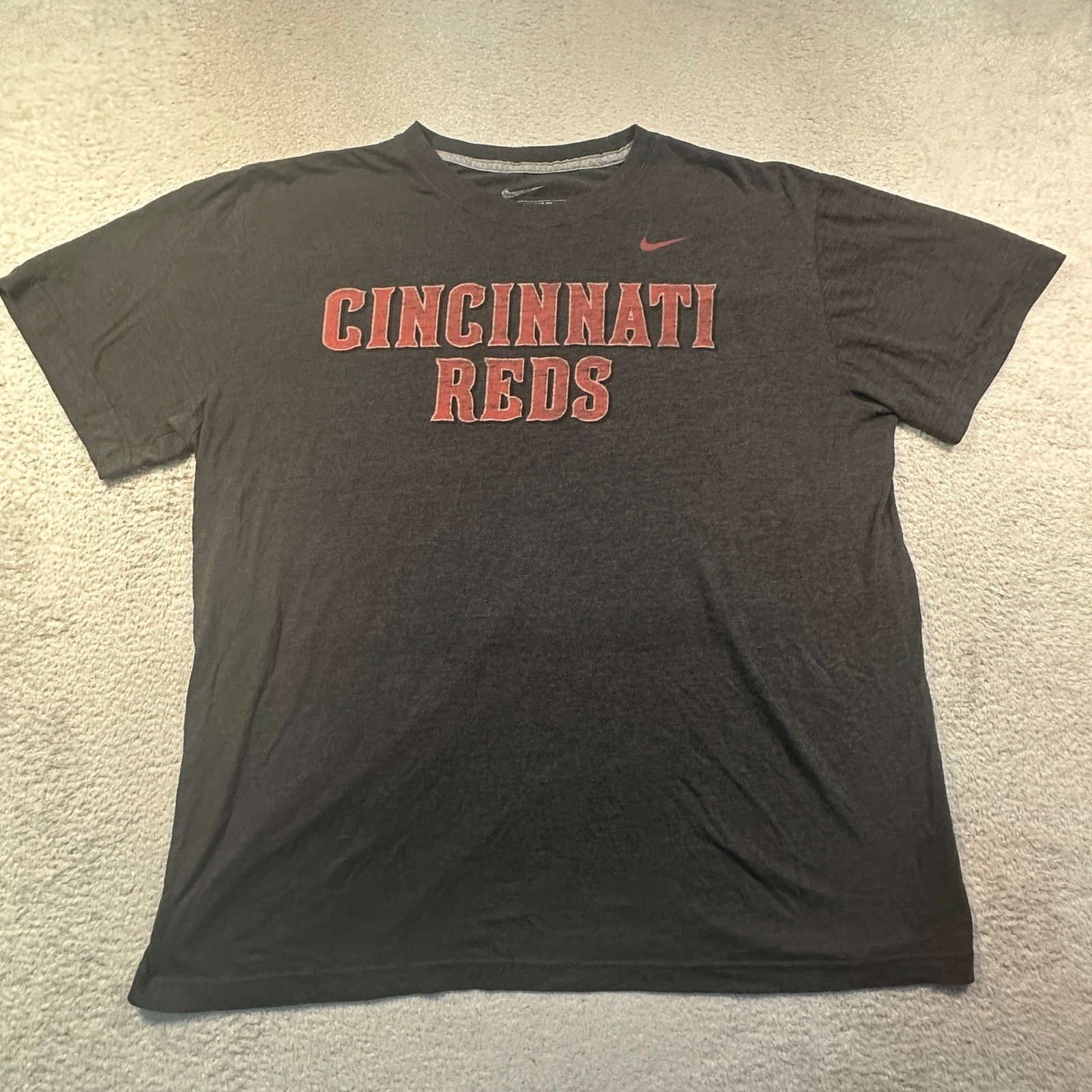 Nike Cincinnati Reds T-Shirt Mens XL Charcoal Heather Graphic MLB Fan Gear Tee