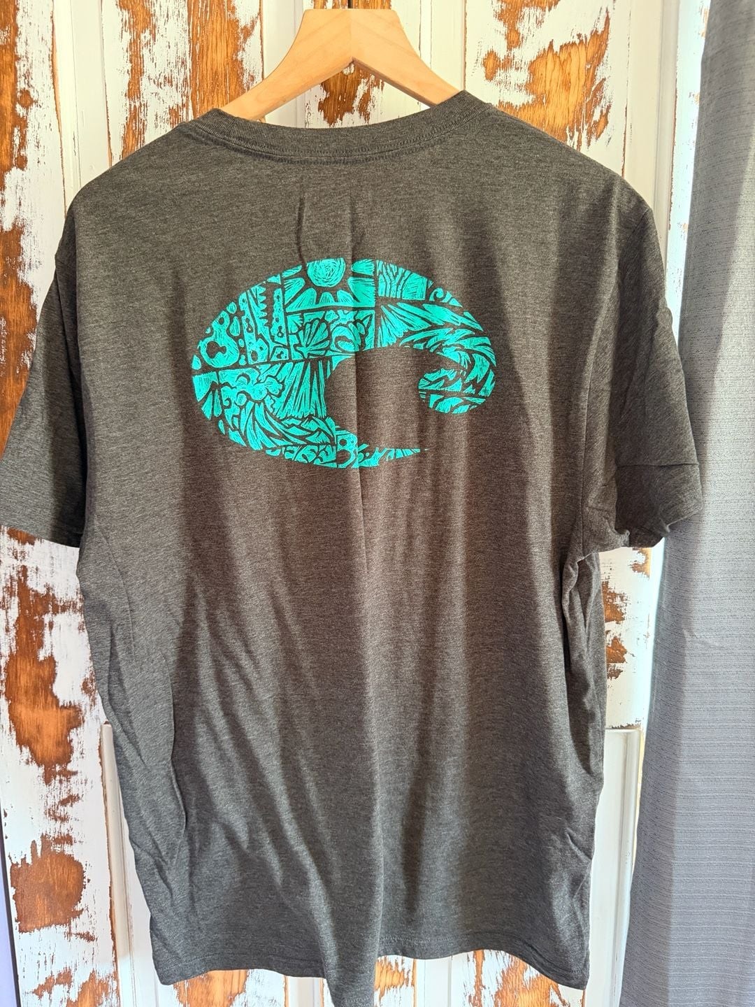 Costa Del Mar Men’s Topwater Short Sleeve Graphic T-Shirt in Dark Heather