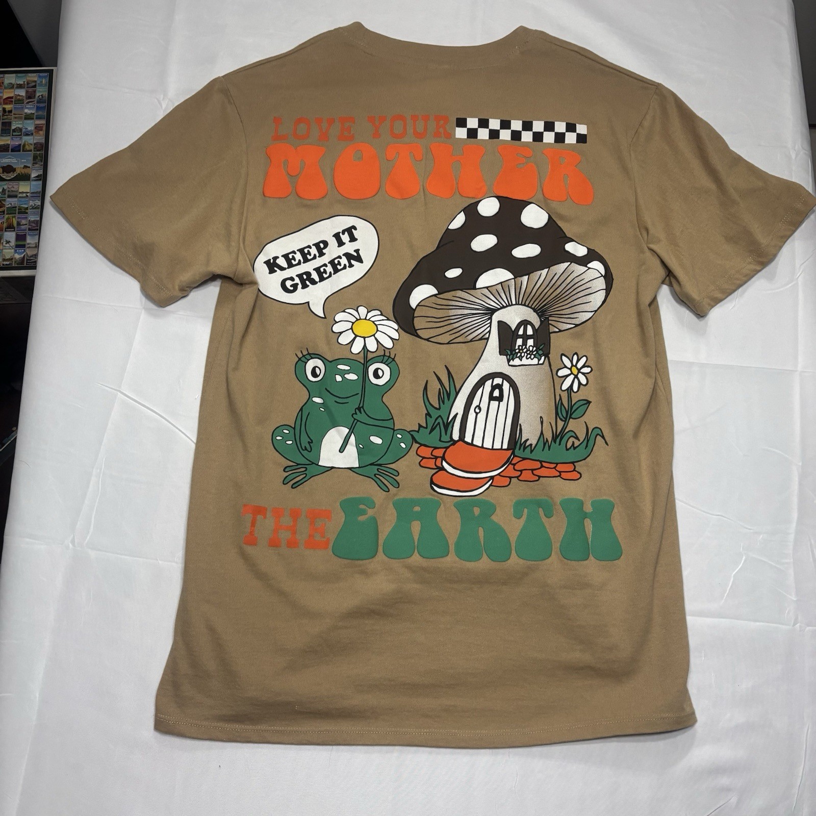 Recycled Threads Love Your Mother Earth T Shirt Size M Frog Mushroom Brown Tee