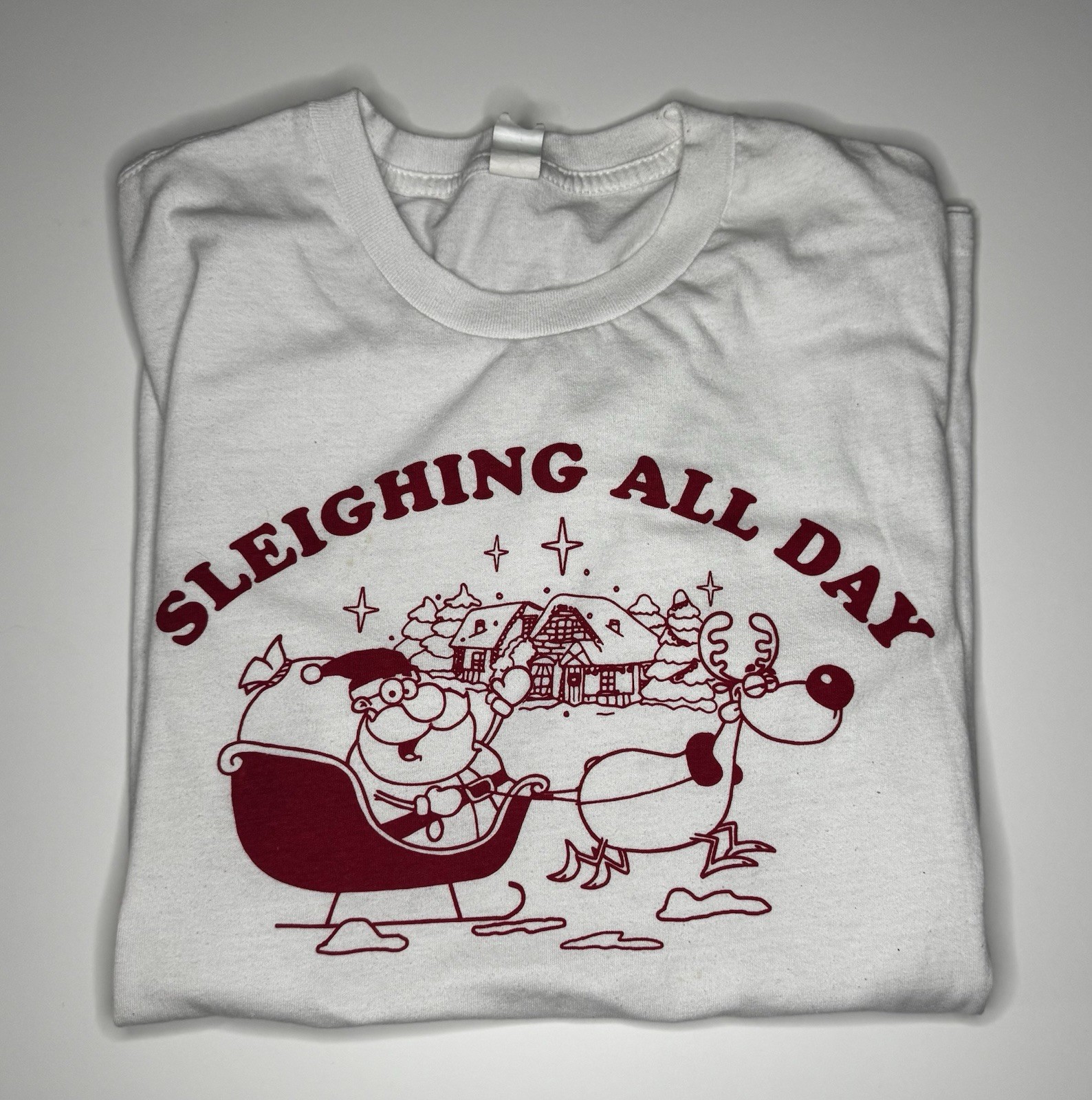 Sleighing All Day Santa Claus White Cotton Knit Graphic Short Sleeve T-Shirt M