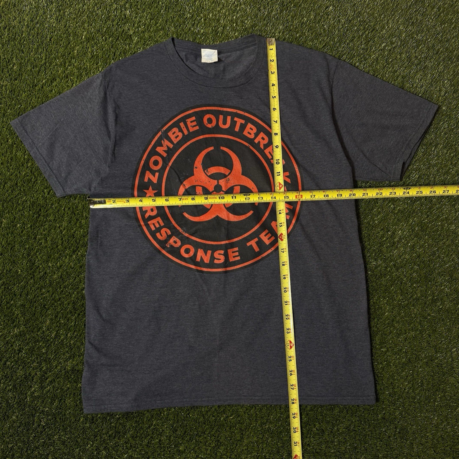 Zombie Outbreak Response Team Biohazard Graphic Print T-Shirt Size L
