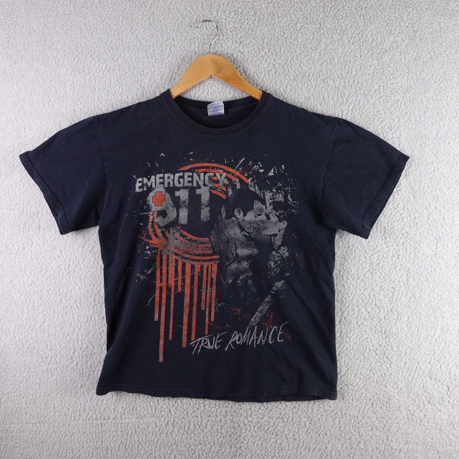 Gildan Mens Emergency 911 True Romance Graphic T-Shirt Black Medium Y2K