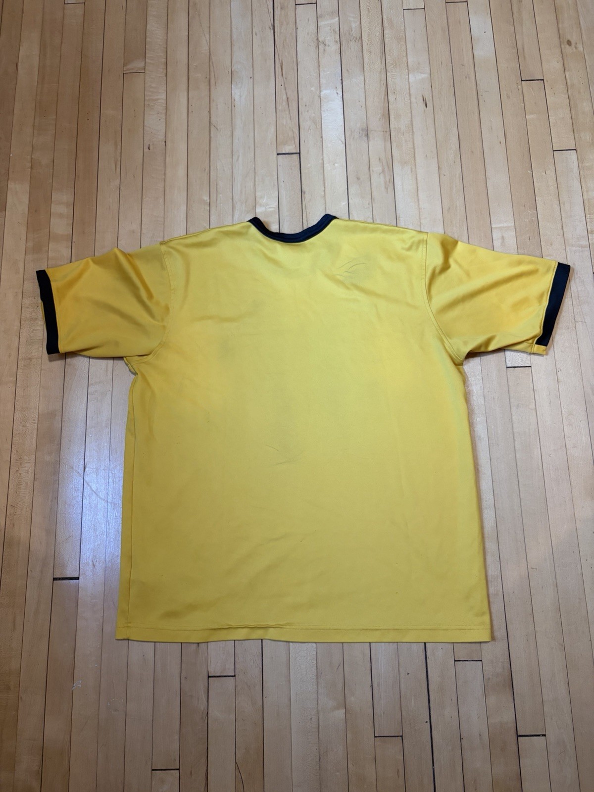 Y2K Nike Team Yellow Athletic Wear T-Shirt Men’s Size Large Short Sleeve Swoosh