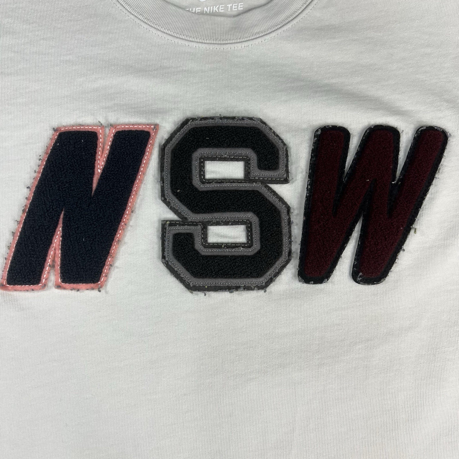 Nike NSW Sportswear MEN’S White Logo Tee 927396-091 Puff Print Embroidered Large