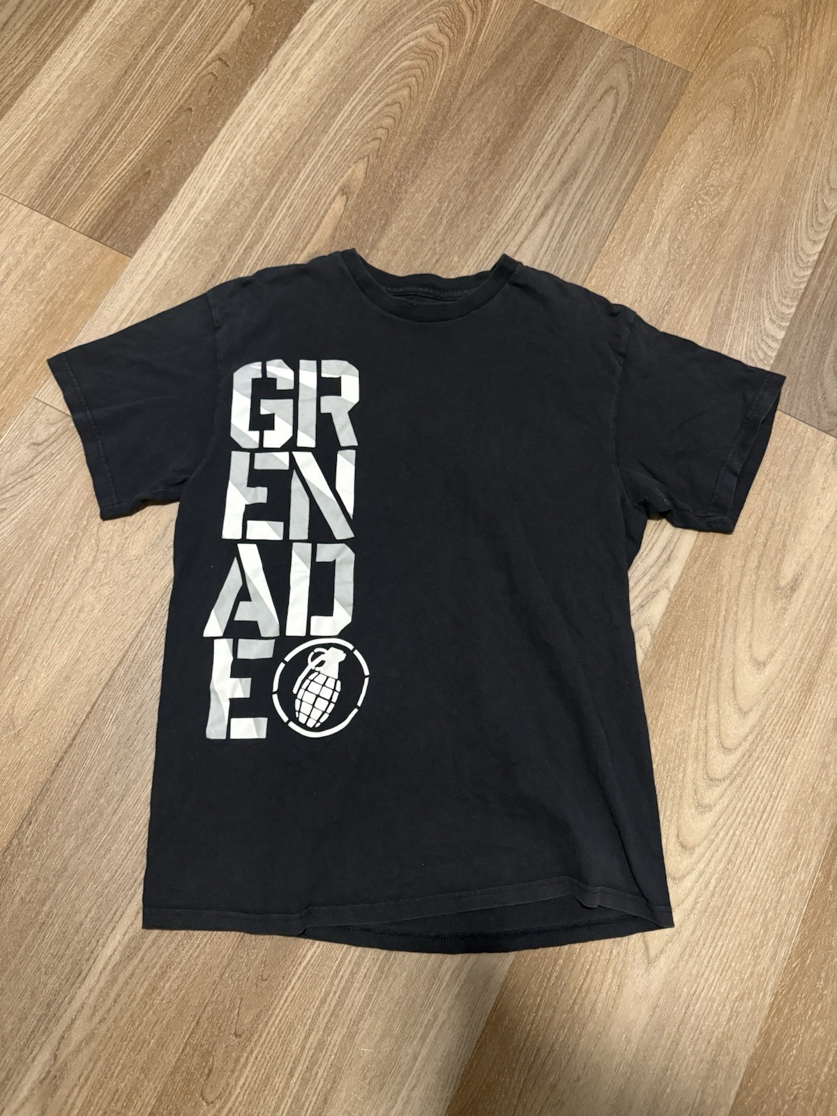 Grenade Mens Large Black Graphic T-shirt Y2K Streetwear