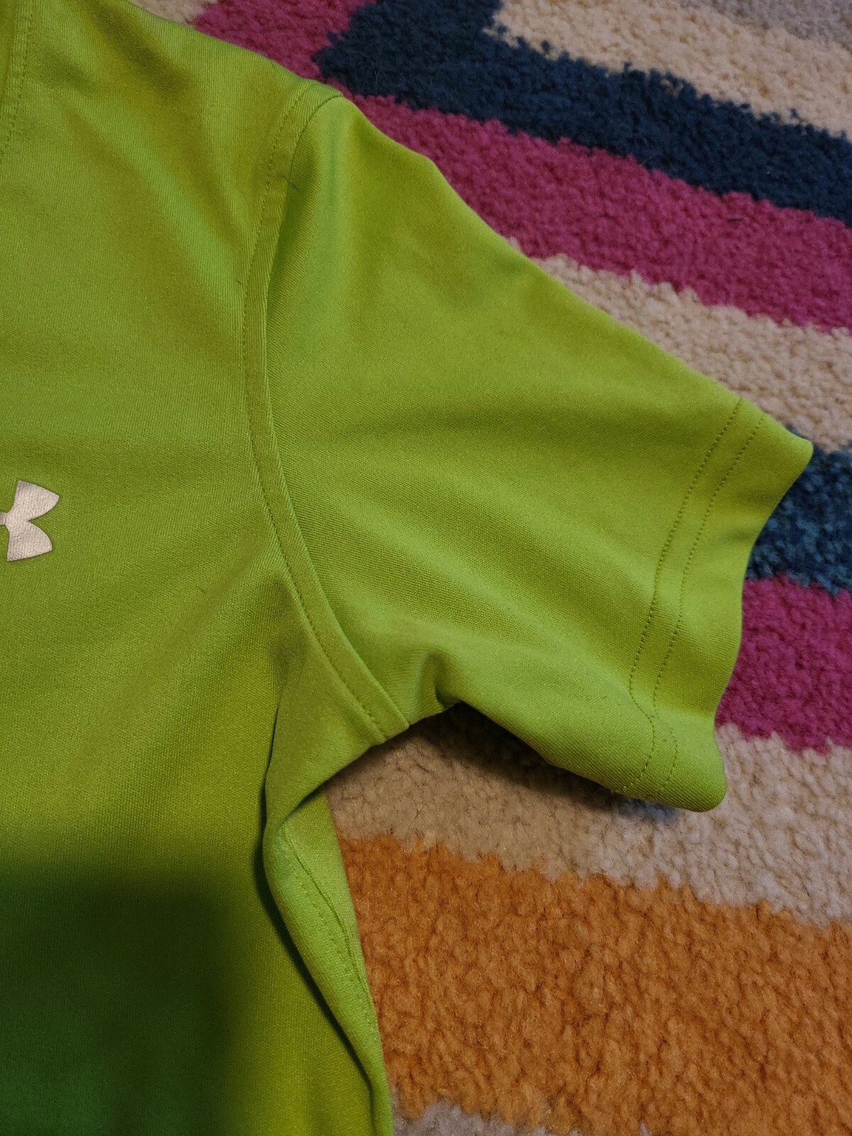 Men’s Unisex Under Armour Size Small Lime Green Heat Gear T-Shirt Semi-Fitted