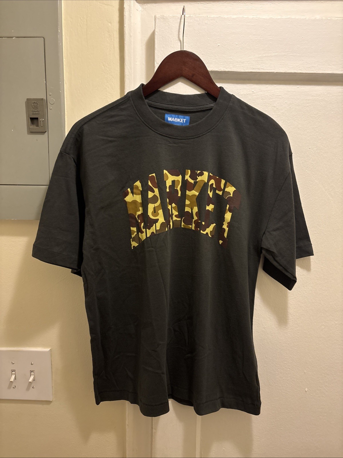 Men’s Market Logo Fatigue Camo Gray T Shirt Size Small