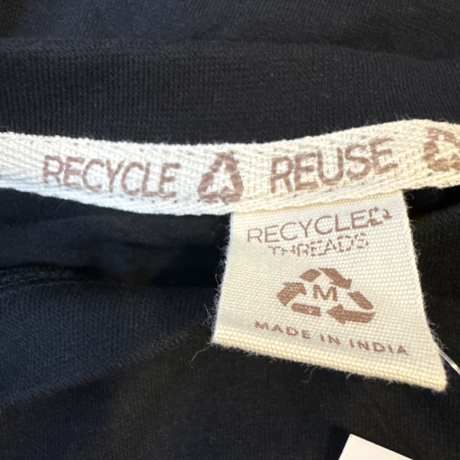 Recycle threads men’s Medium black graphic T-shirts “Low-Key”