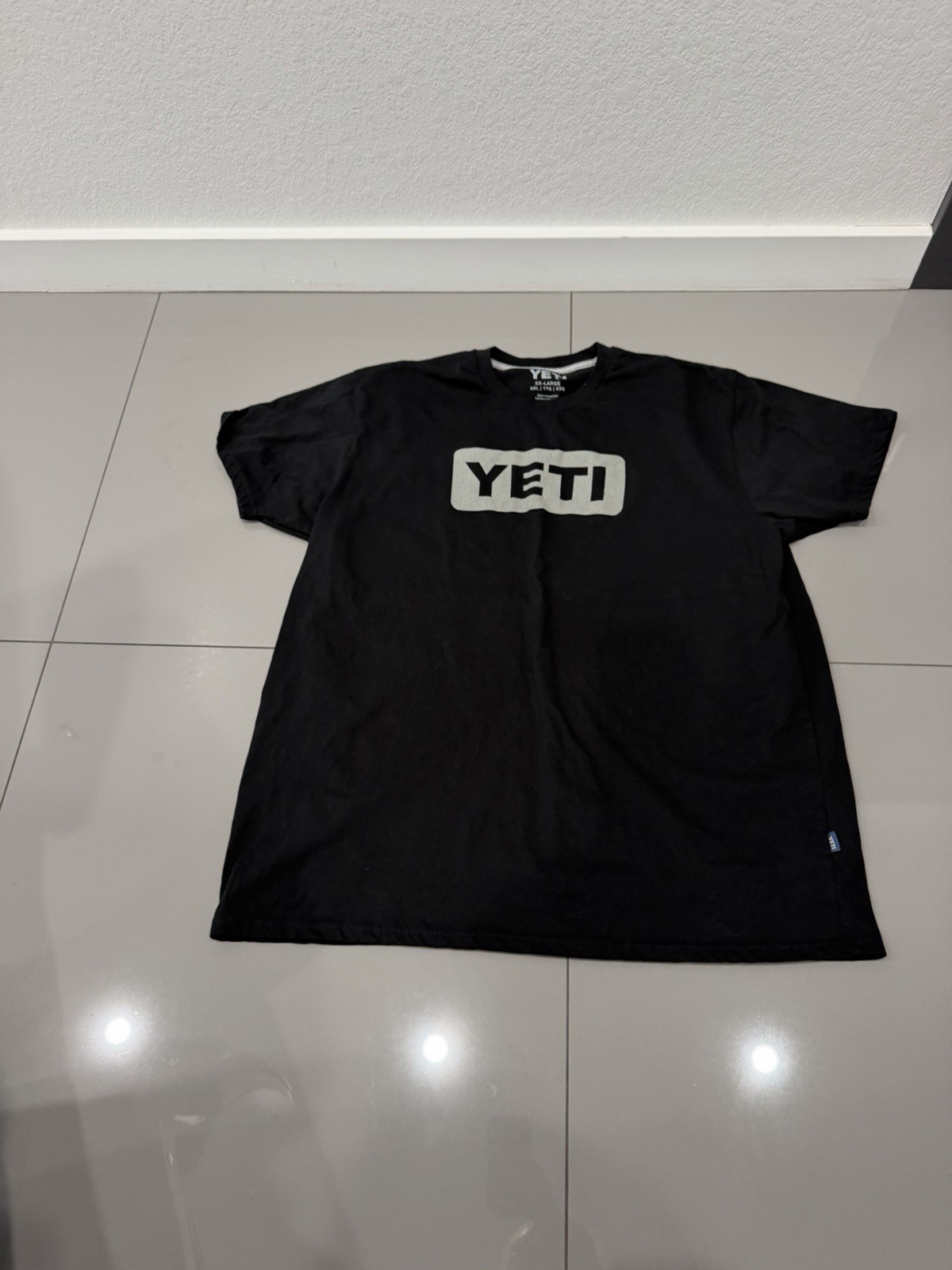 YETI Shirt Men XXL Large Black Classic Logo Slogan T-Shirt Tee Outdoor*